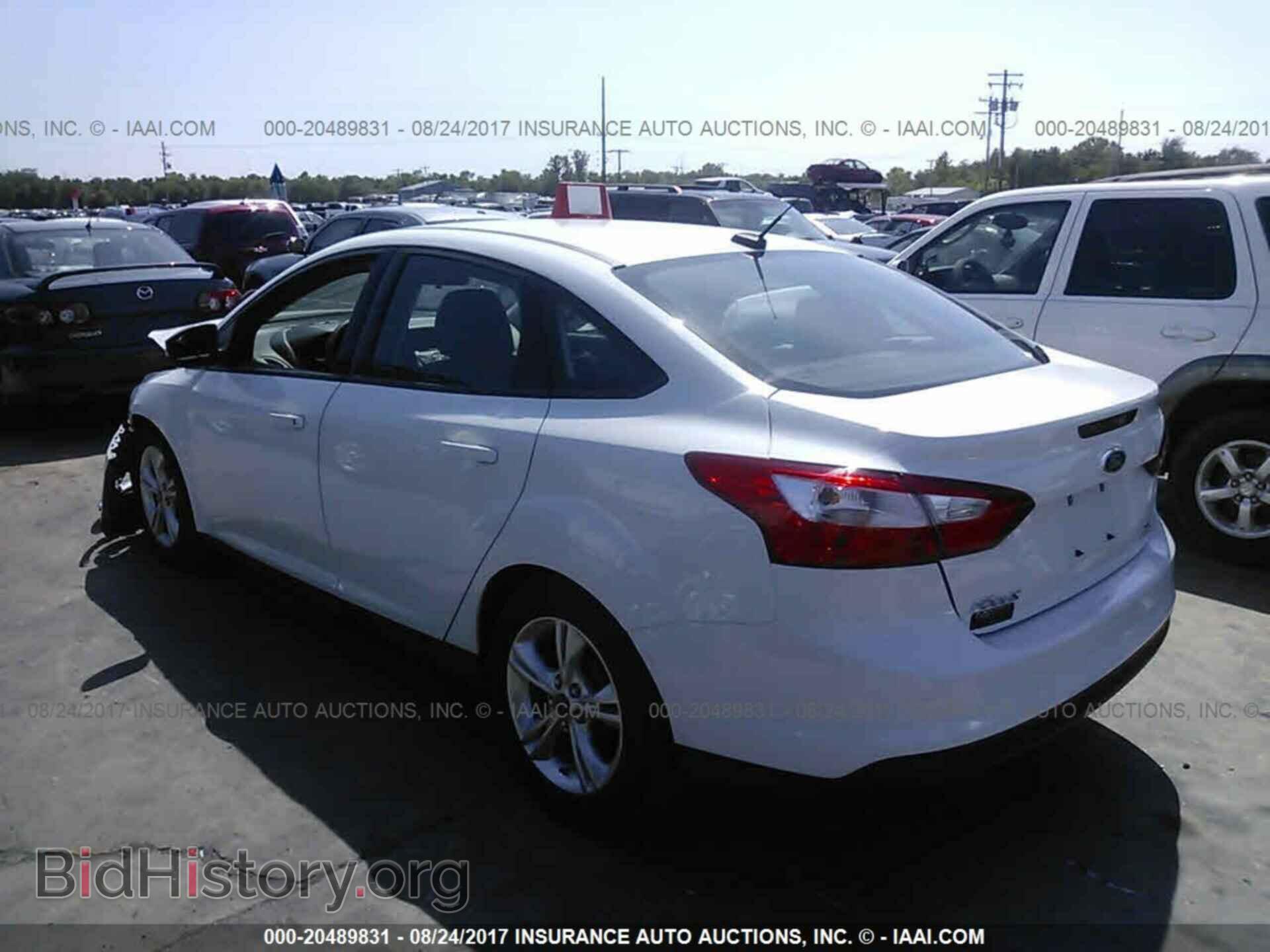 2014 Ford Focus - VIN: 1FADP3F20EL109822 - Photo 3