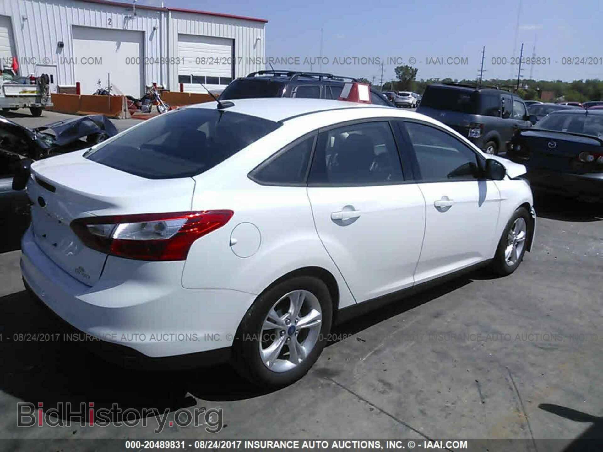 2014 Ford Focus - VIN: 1FADP3F20EL109822 - Photo 4