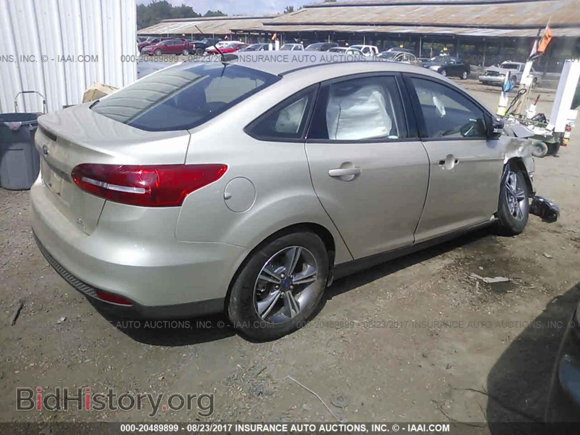 2017 Ford Focus - VIN: 1FADP3FEXHL306205 - Photo 4