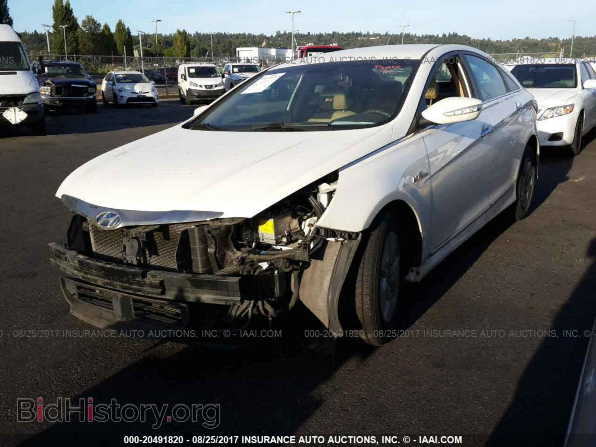 2012 Hyundai Sonata - VIN: KMHEC4A4XCA020031 - Photo 2