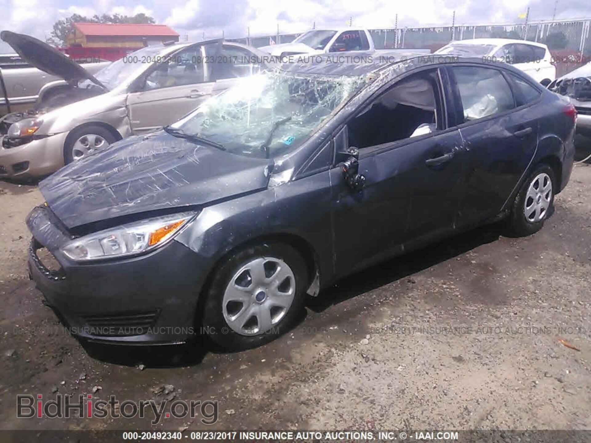 2016 Ford Focus - VIN: 1FADP3E29GL390118 - Photo 2