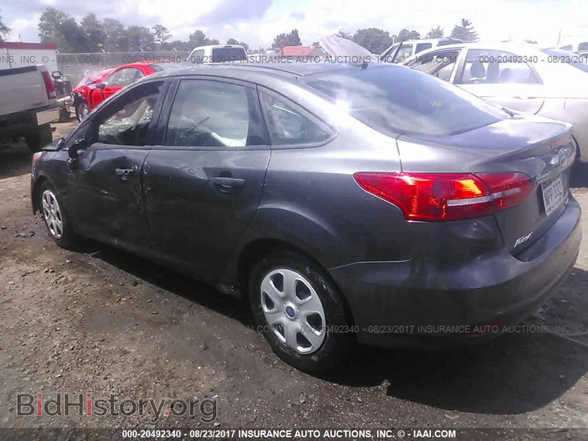 2016 Ford Focus - VIN: 1FADP3E29GL390118 - Photo 3