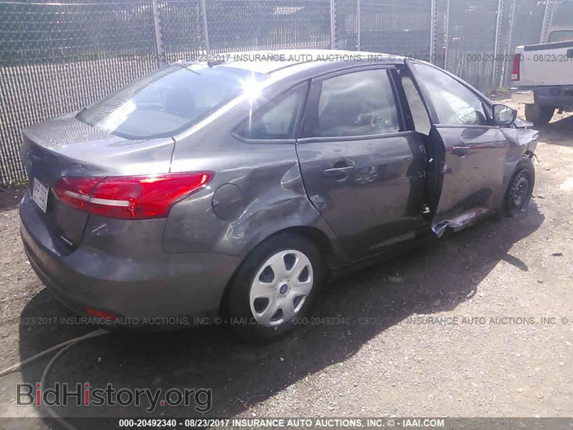 2016 Ford Focus - VIN: 1FADP3E29GL390118 - Photo 4
