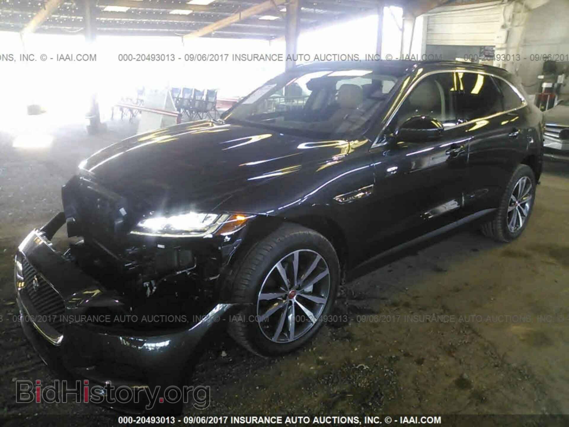 2017 Jaguar F-pace - VIN: SADCK2BV2HA498921 - Фото 2