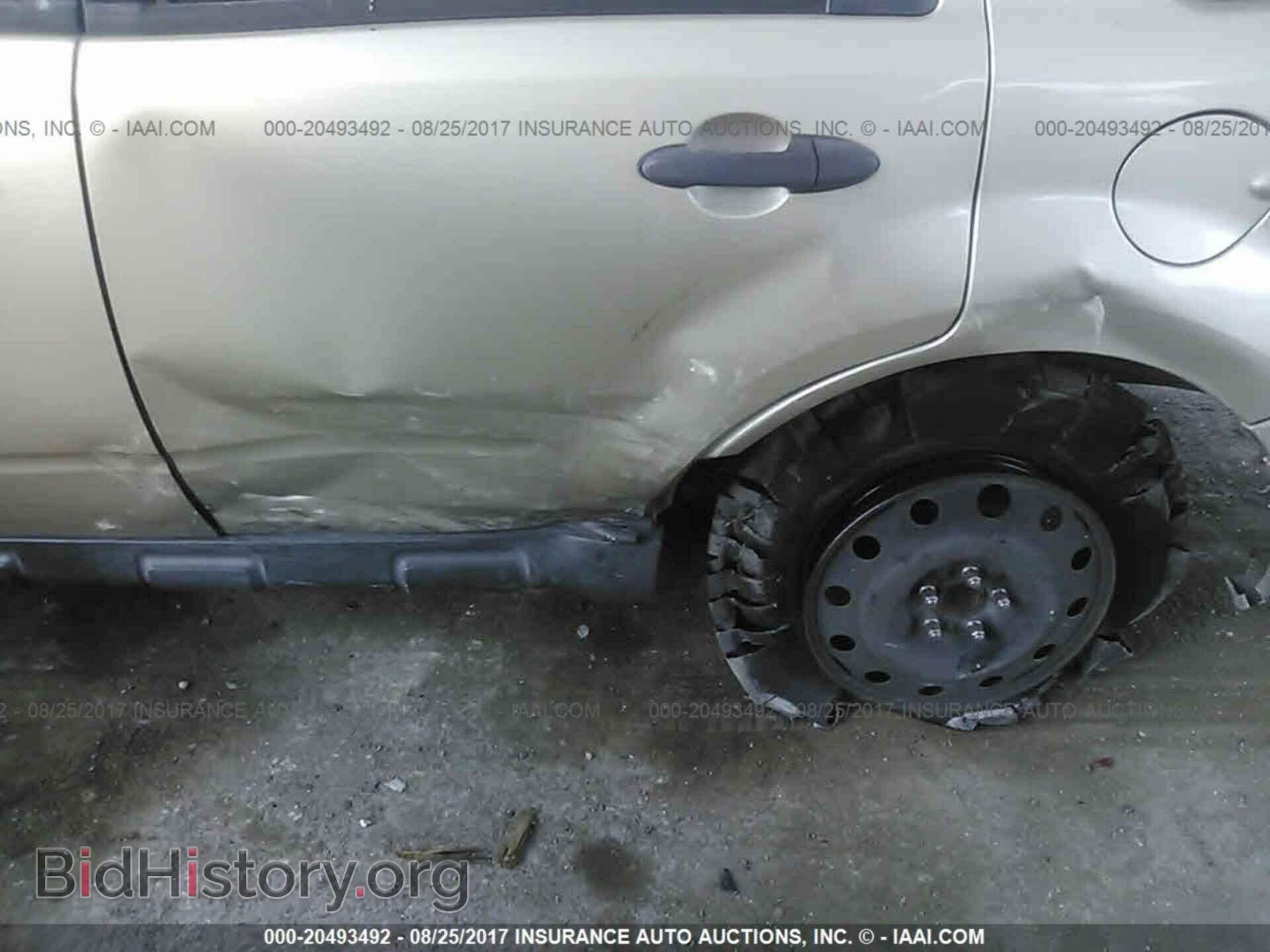 2011 Ford Escape - VIN: 1FMCU0D72BKB18840 - Photo 6