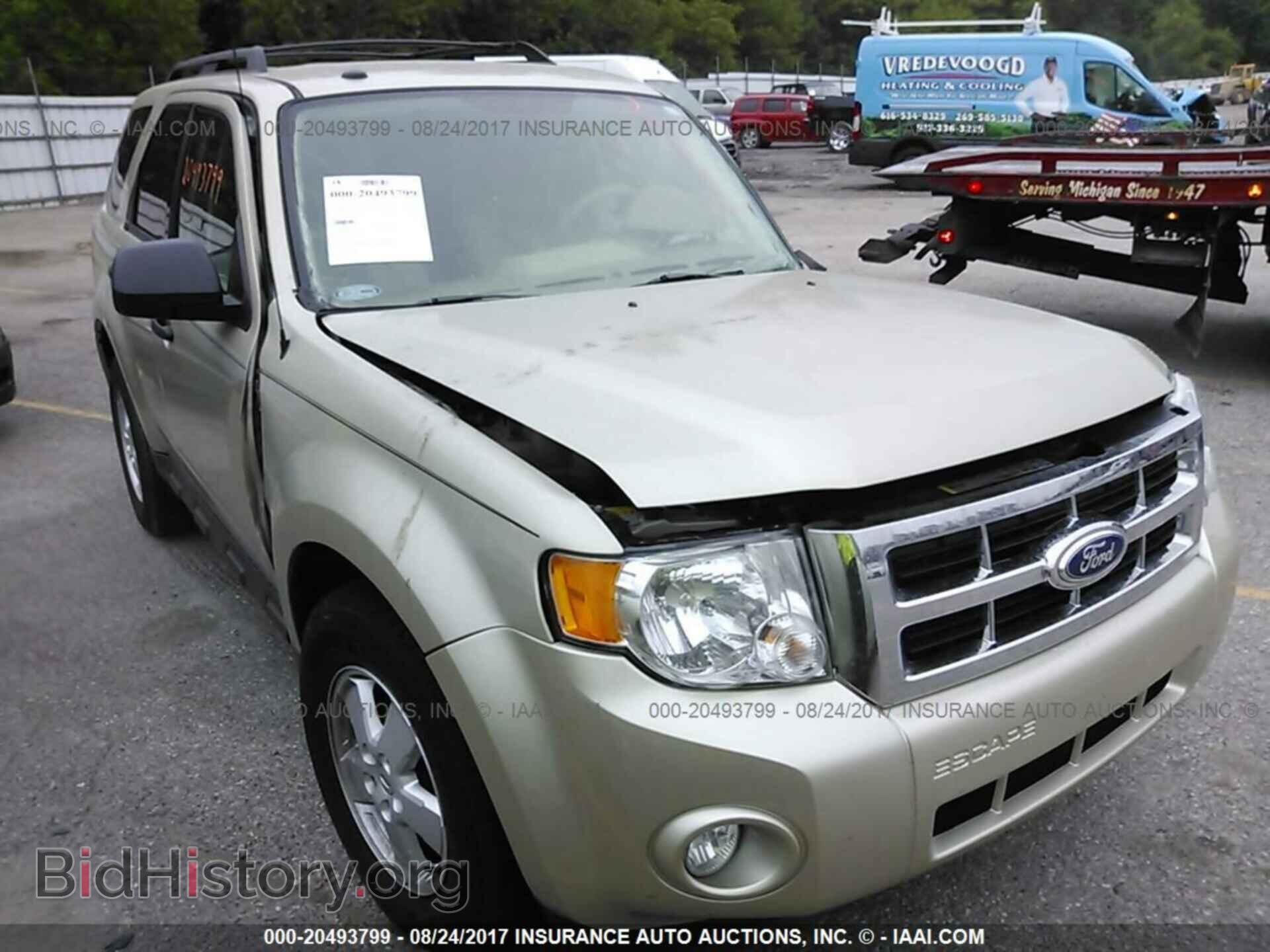 Photo 1FMCU0DG9BKC62045 - Ford Escape 2011
