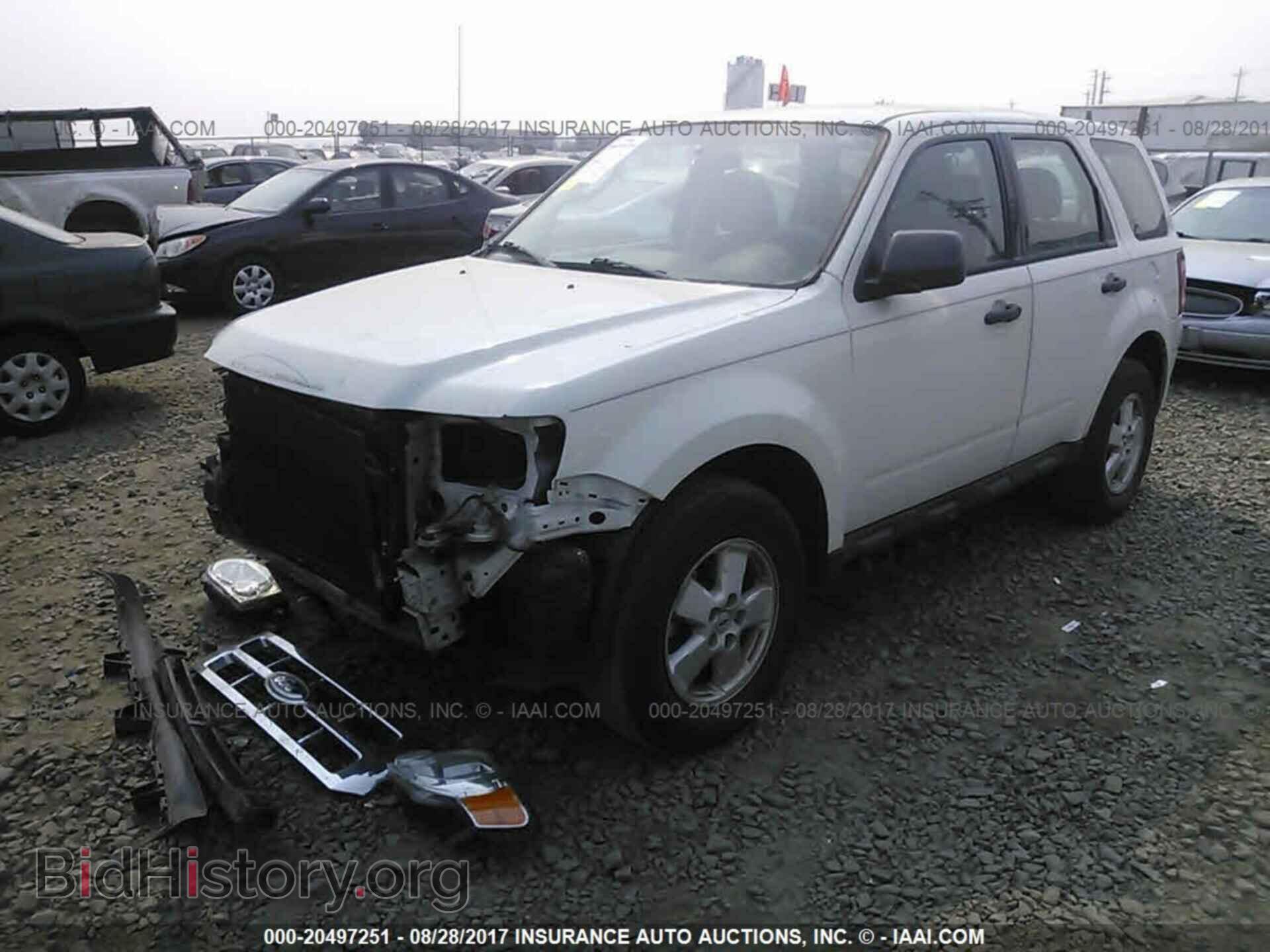 2011 Ford Escape - VIN: 1FMCU9C74BKA56539 - Photo 2