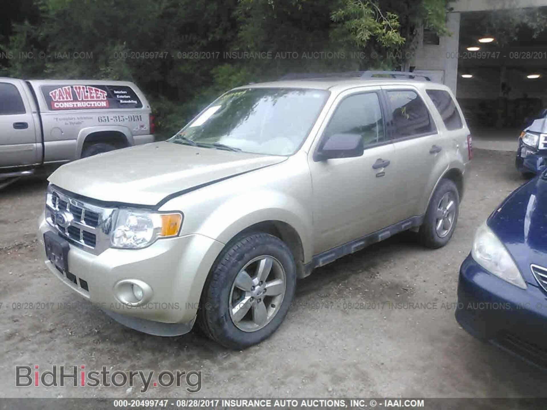 2011 Ford Escape - VIN: 1FMCU9DG6BKA22066 - Photo 2