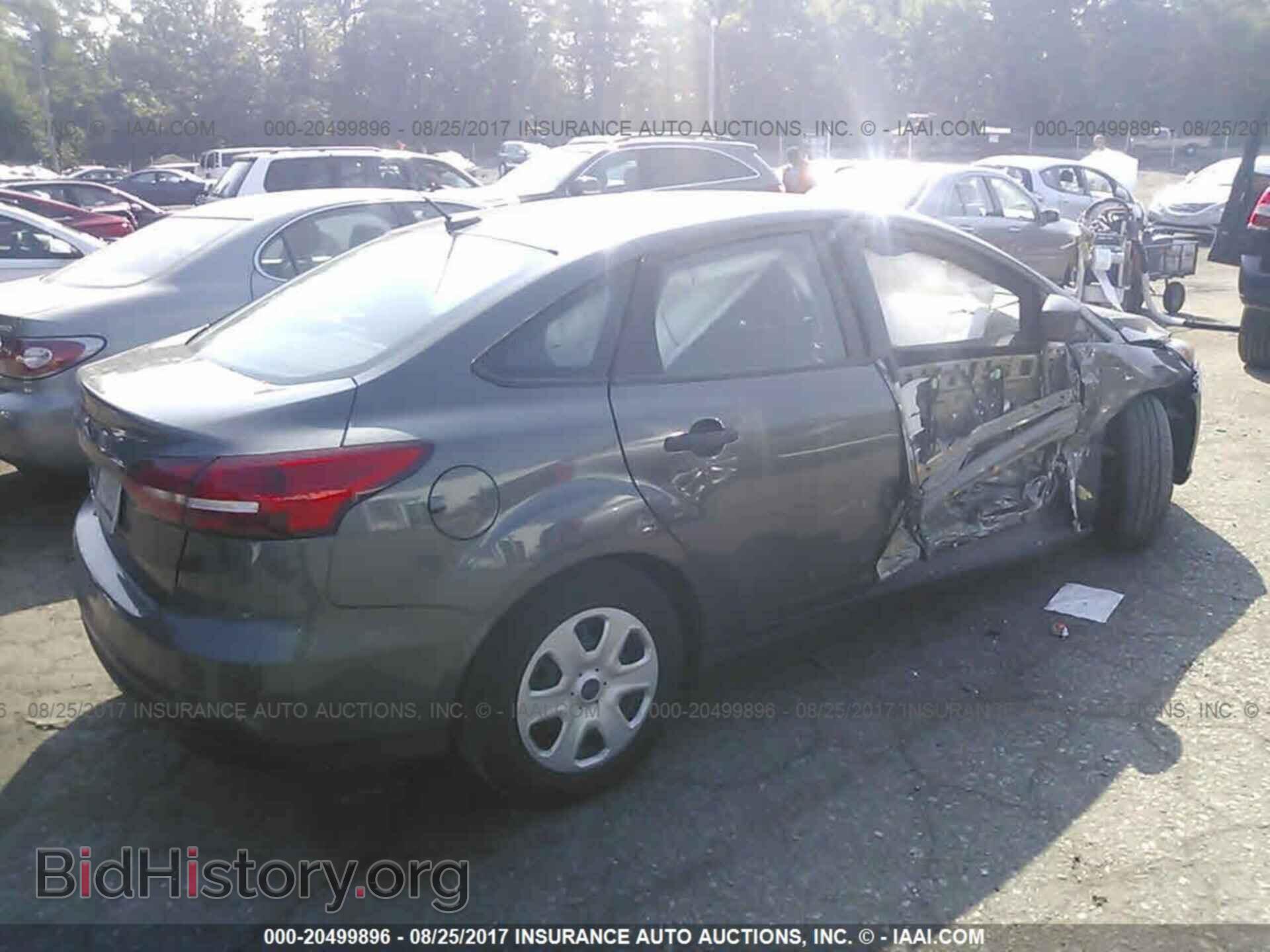 2016 Ford Focus - VIN: 1FADP3E24GL207532 - Photo 4