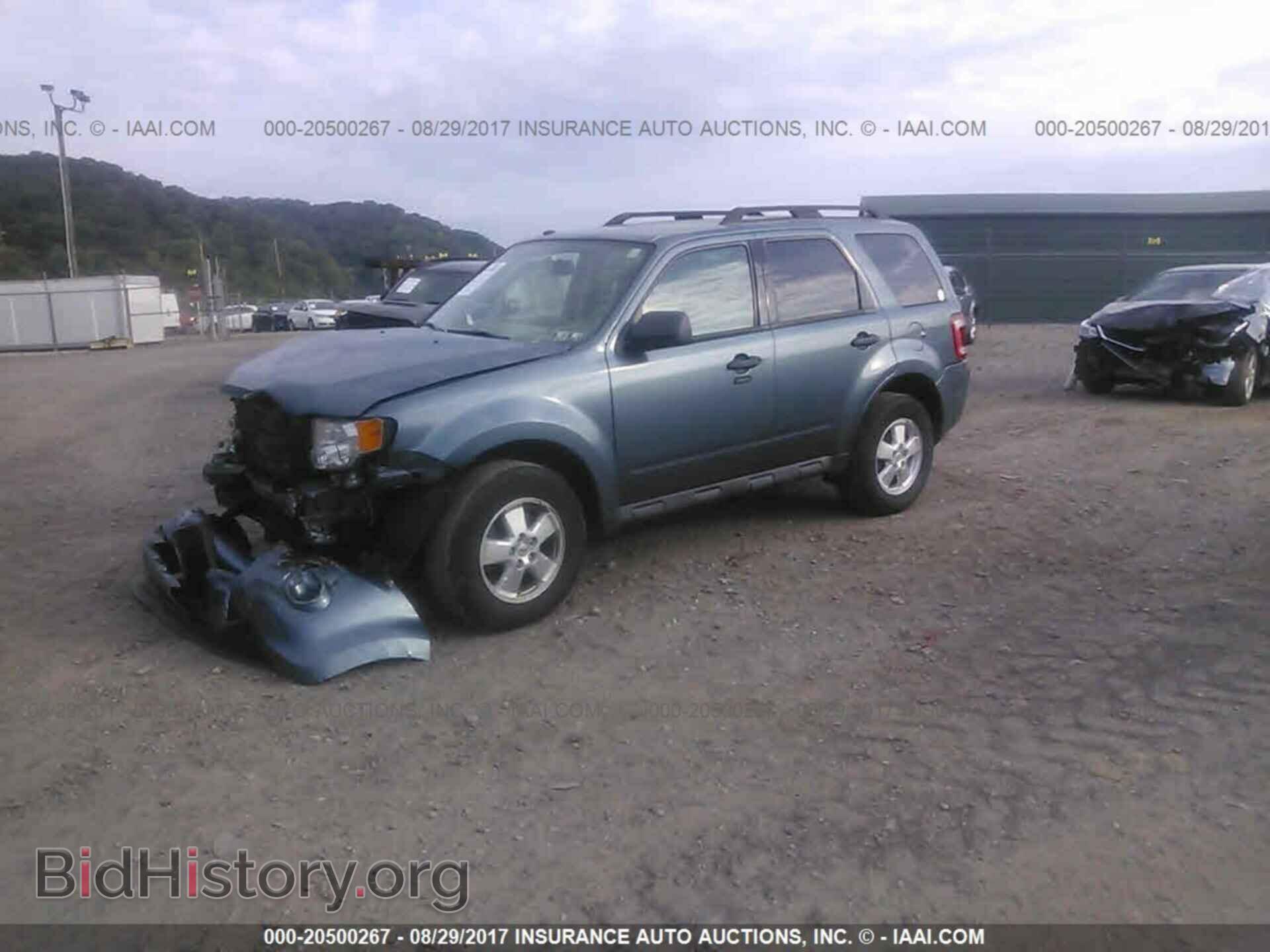 2011 Ford Escape - VIN: 1FMCU9DG9BKB21609 - Photo 2
