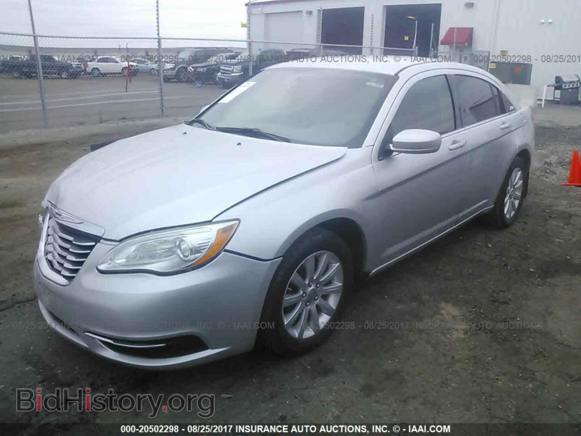 2011 Chrysler 200 - VIN: 1C3BC1FB8BN511593 - Photo 2