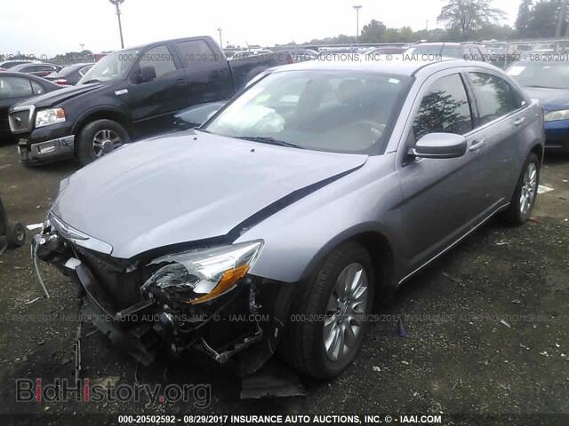 2013 Chrysler 200 - VIN: 1C3CCBAB8DN641698 - Фото 2
