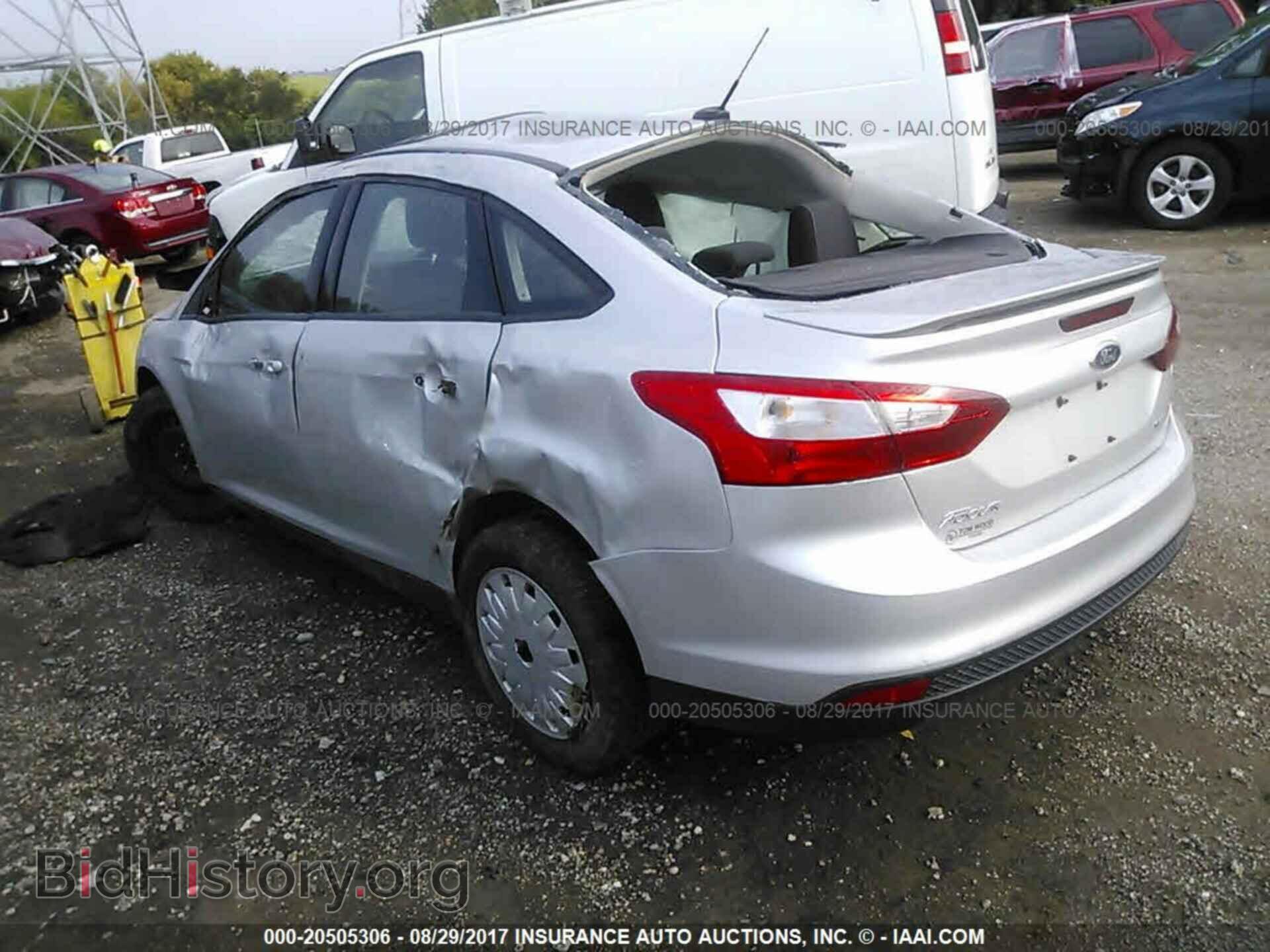 2012 Ford Focus - VIN: 1FAHP3F21CL114056 - Photo 3