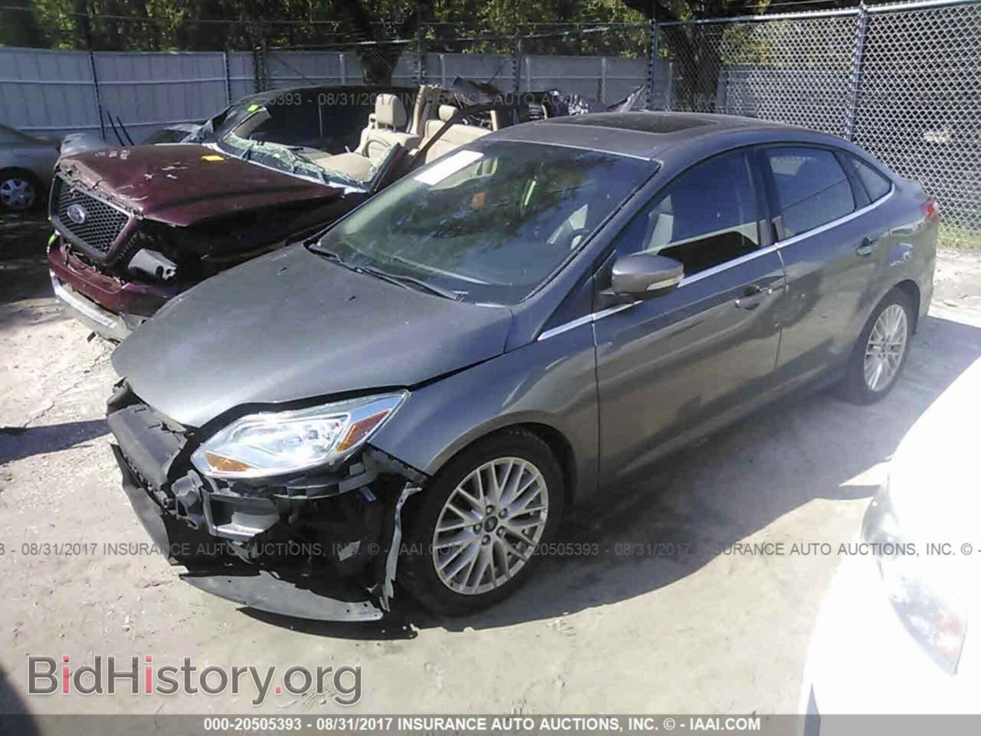 2012 Ford Focus - VIN: 1FAHP3H24CL367434 - Photo 2
