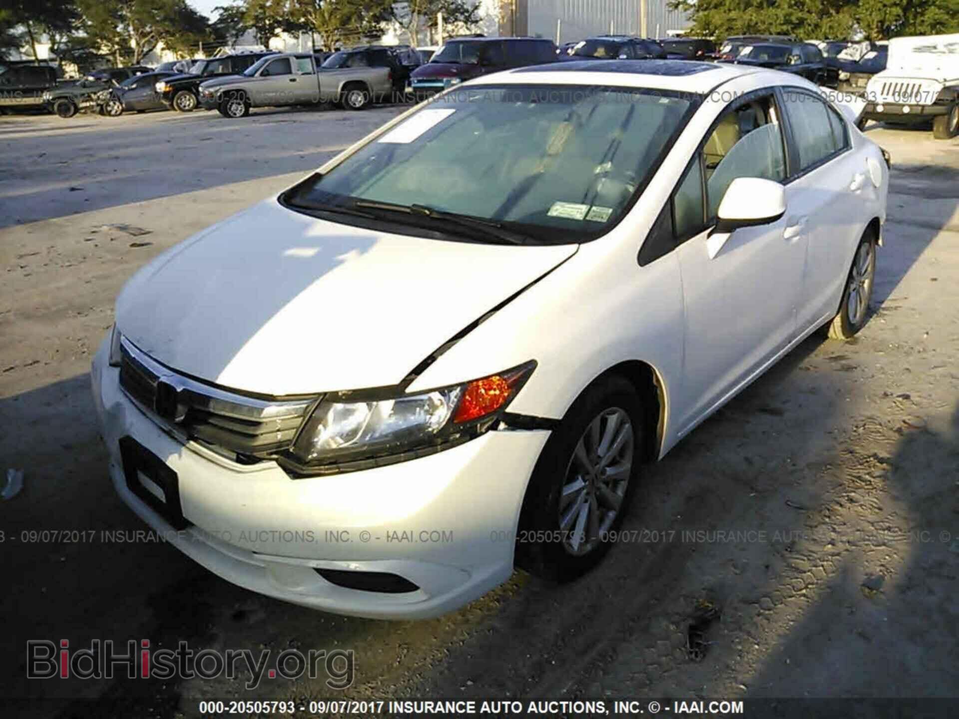 2012 Honda Civic - VIN: 2HGFB2F81CH607698 - Photo 2