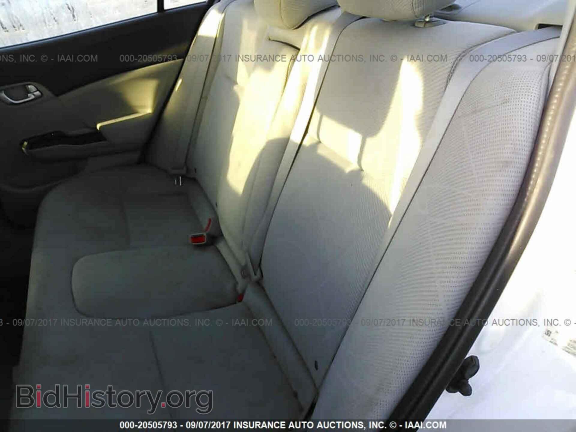2012 Honda Civic - VIN: 2HGFB2F81CH607698 - Photo 8
