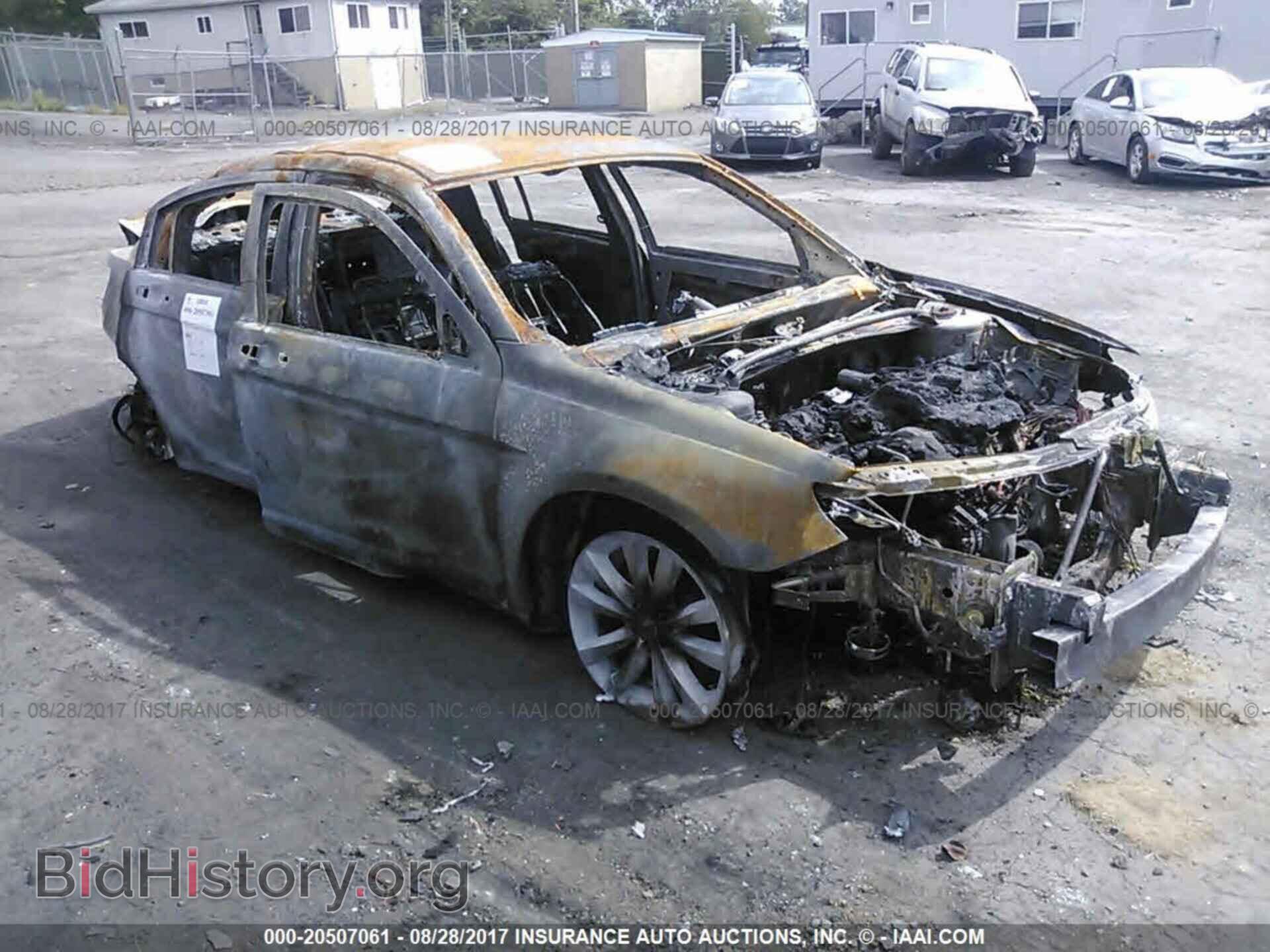 Photo 1C3CCBBG3DN715832 - Chrysler 200 2013