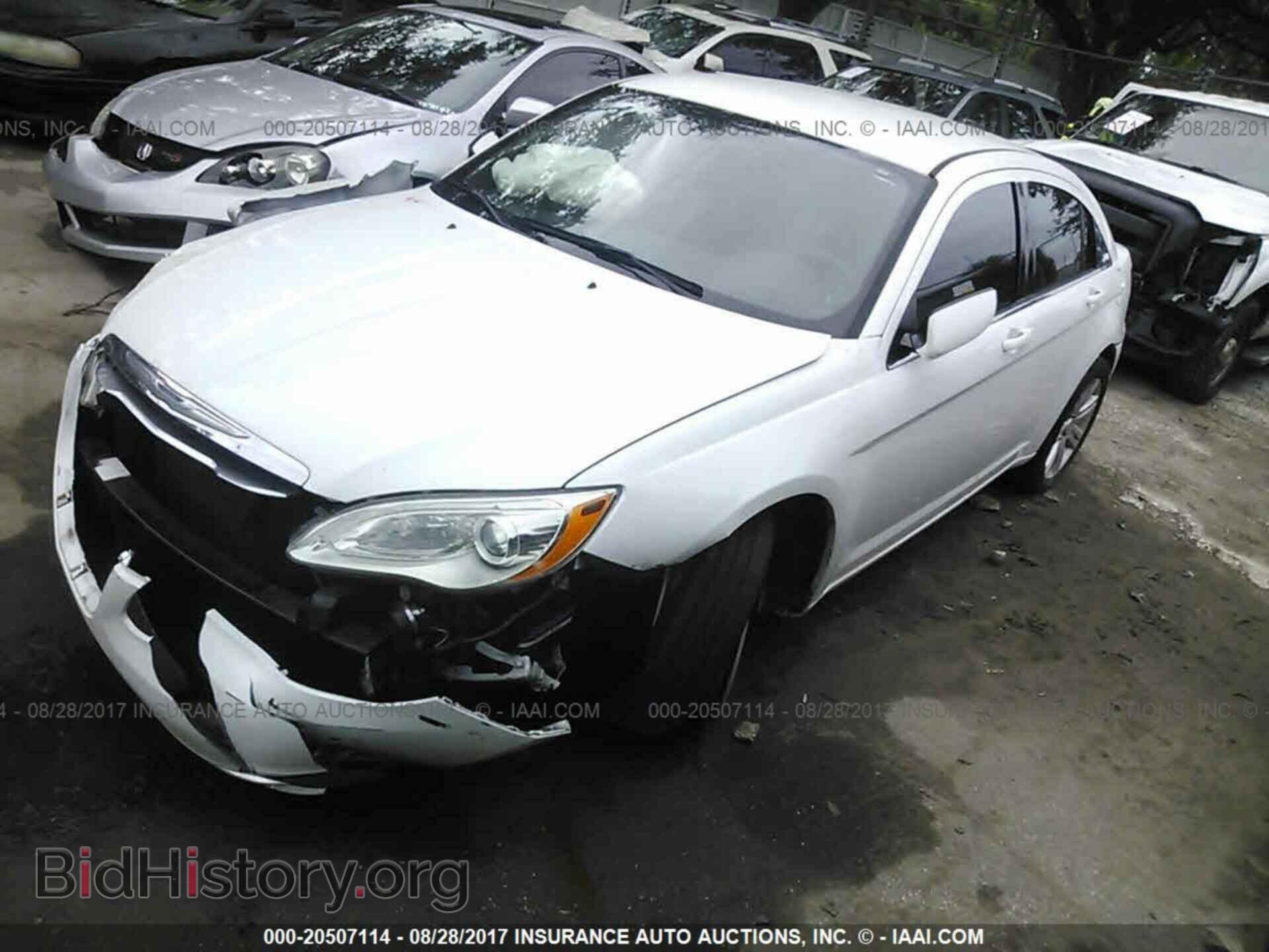 2013 Chrysler 200 - VIN: 1C3CCBAB2DN660487 - Photo 2