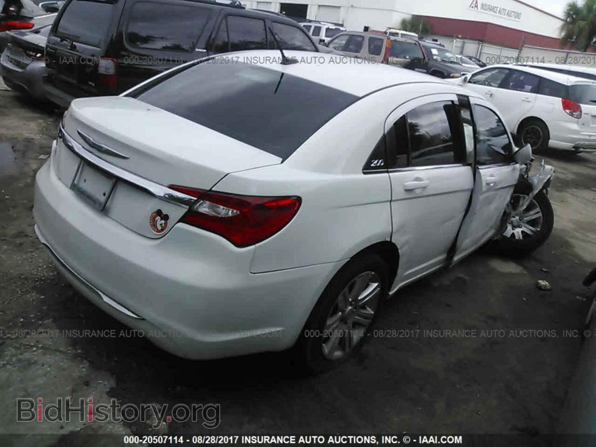 2013 Chrysler 200 - VIN: 1C3CCBAB2DN660487 - Photo 4