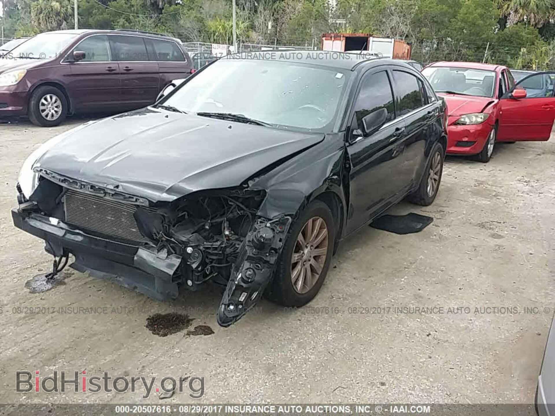 2013 Chrysler 200 - VIN: 1C3CCBBB5DN542481 - Фото 2