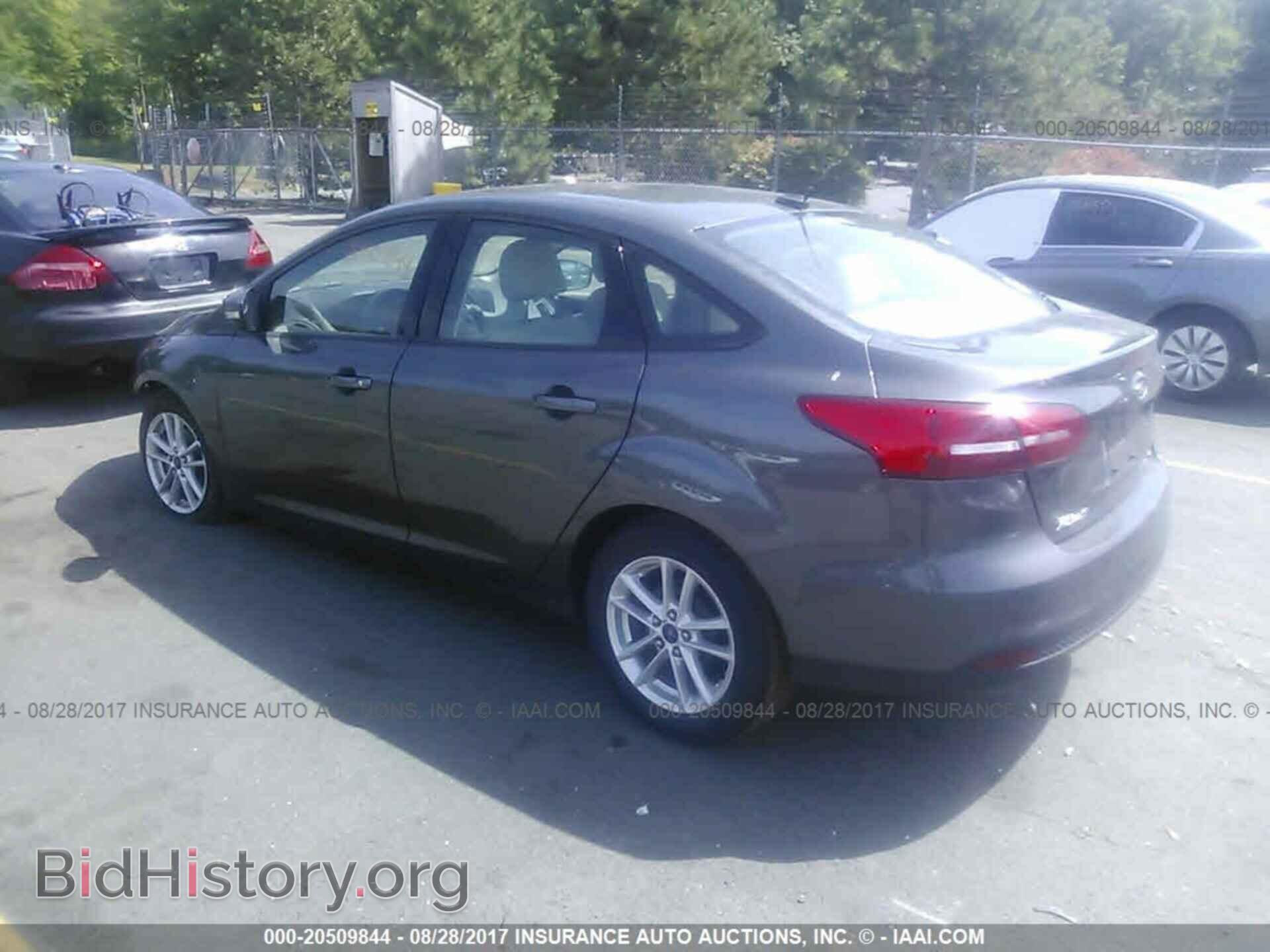 2015 Ford Focus - VIN: 1FADP3F23FL362151 - Photo 3