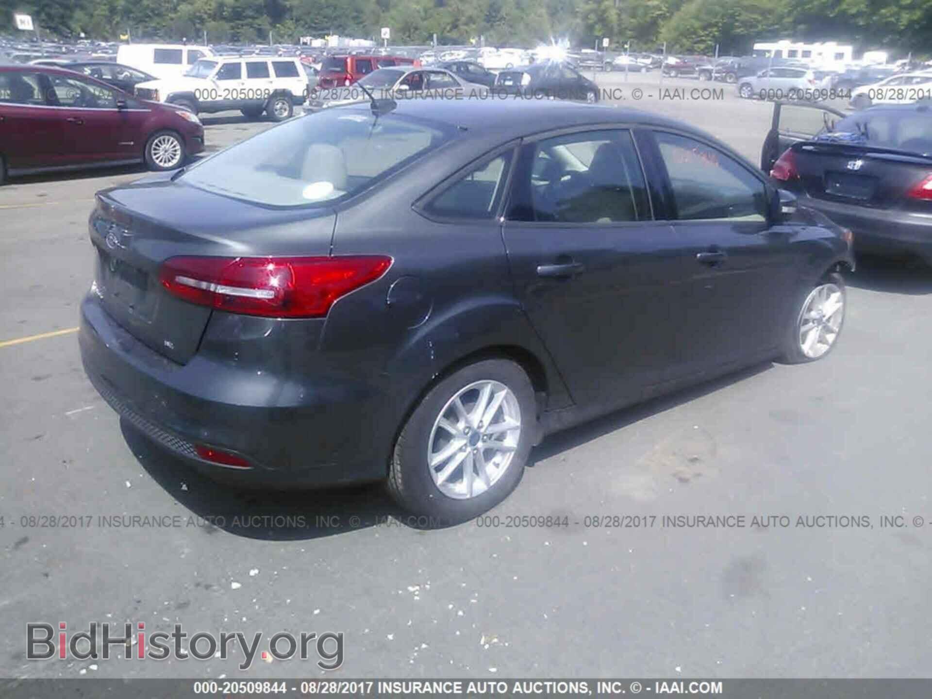2015 Ford Focus - VIN: 1FADP3F23FL362151 - Photo 4