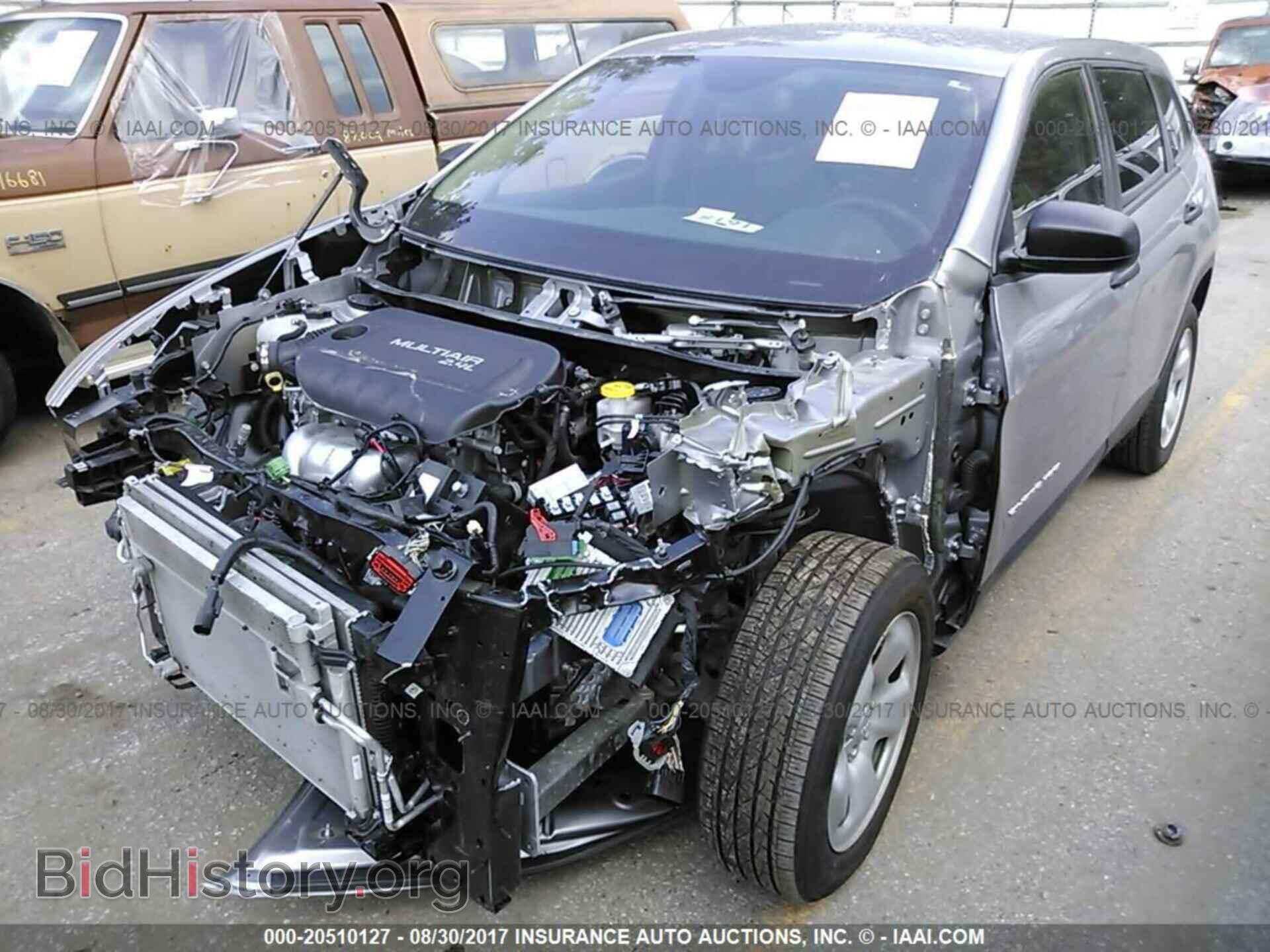 2017 Jeep Cherokee - VIN: 1C4PJLAB7HW654421 - Photo 2