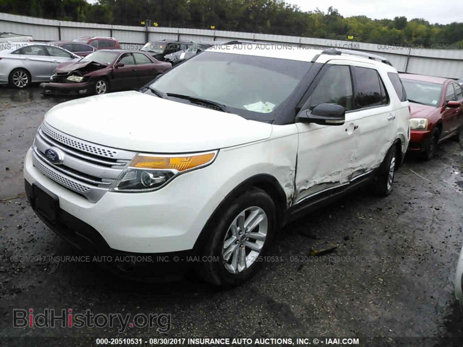2011 Ford Explorer - VIN: 1FMHK7D86BGA90878 - Фото 2