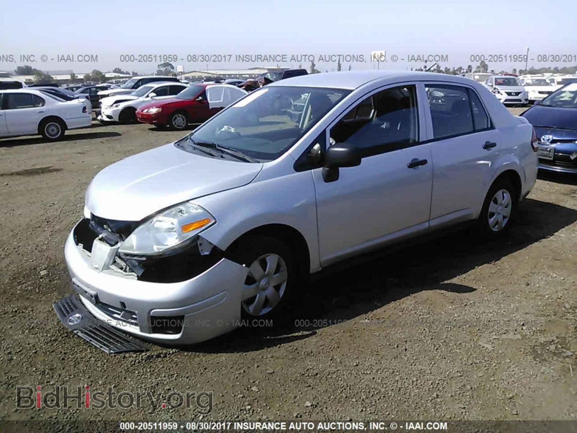 2011 Nissan Versa - VIN: 3N1CC1AP0BL406486 - Фото 2