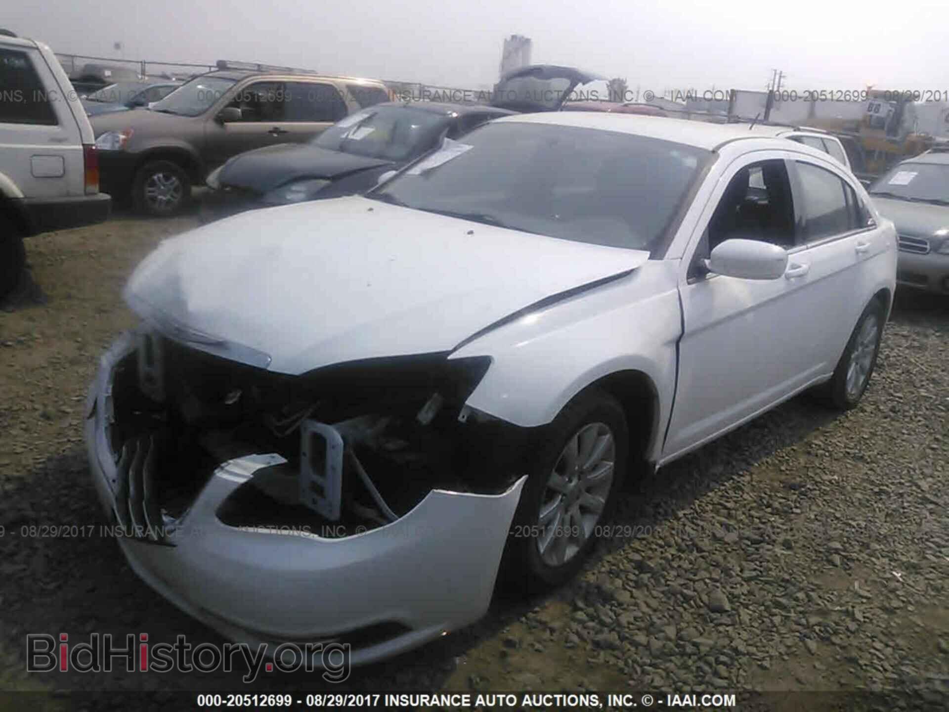 2013 Chrysler 200 - VIN: 1C3CCBBB1DN762958 - Photo 2