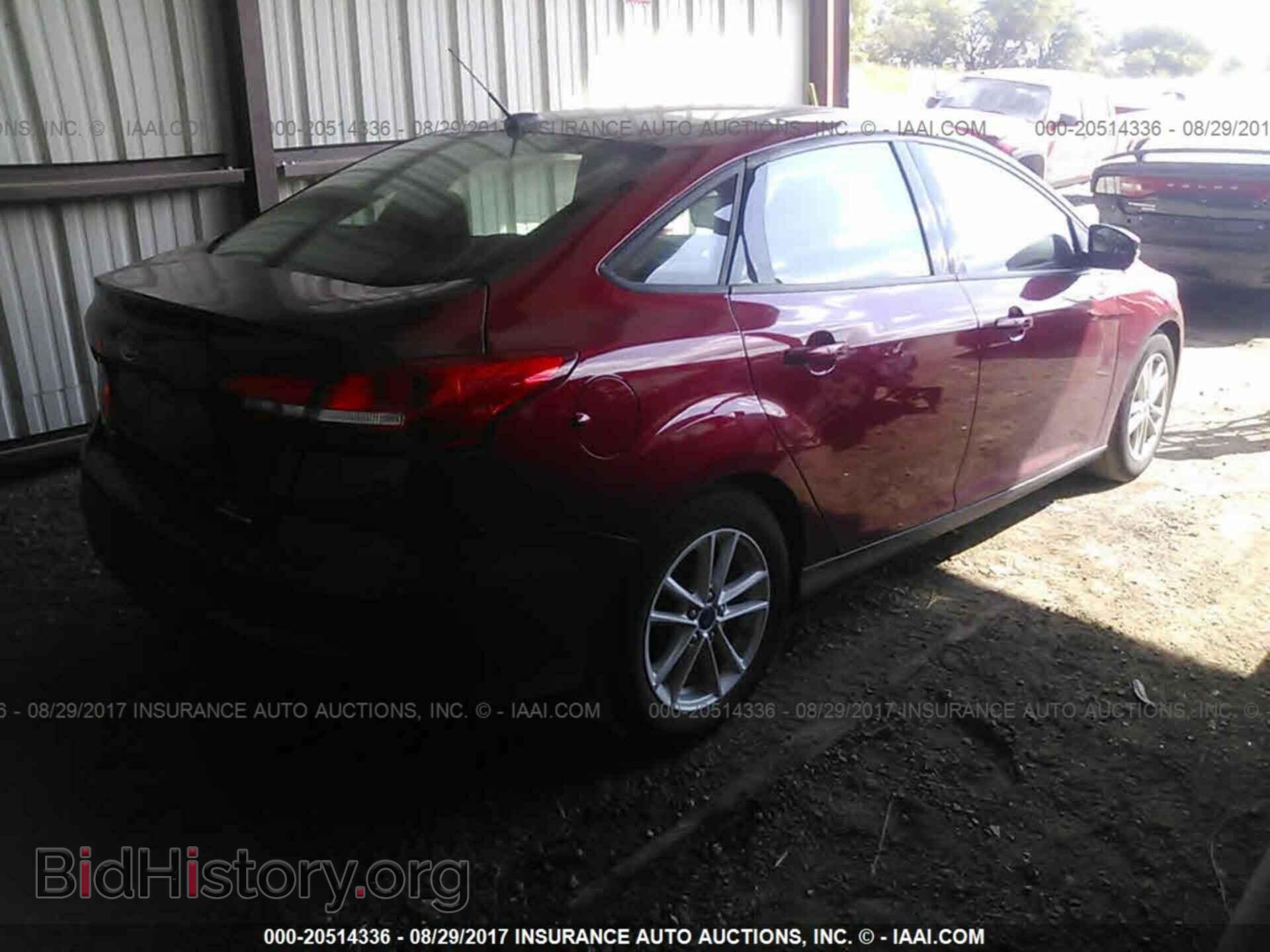 2016 Ford Focus - VIN: 1FADP3F28GL404976 - Photo 4