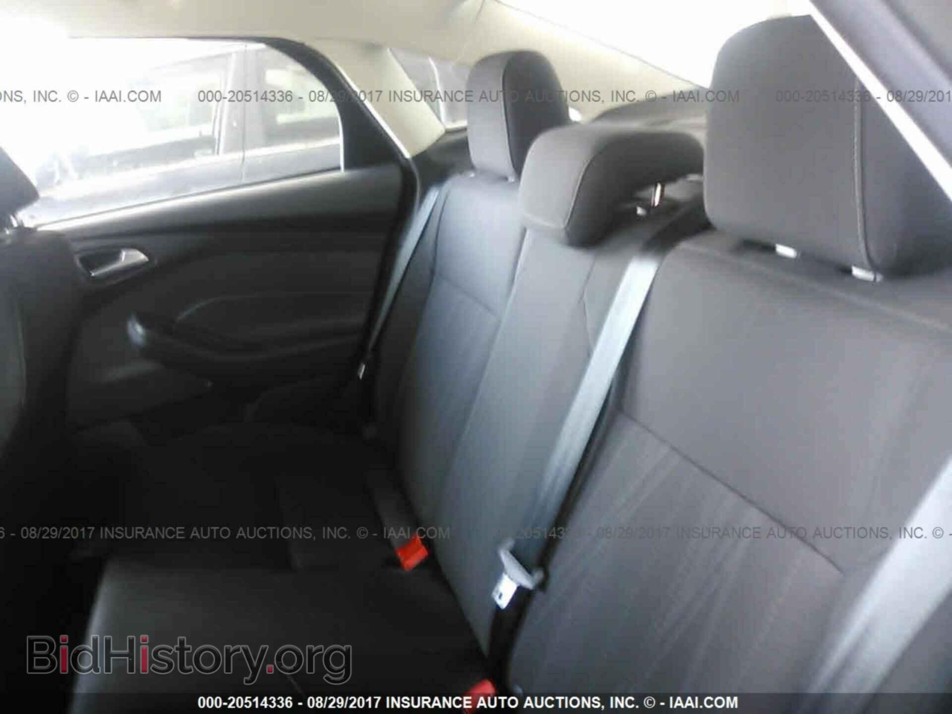 2016 Ford Focus - VIN: 1FADP3F28GL404976 - Photo 8