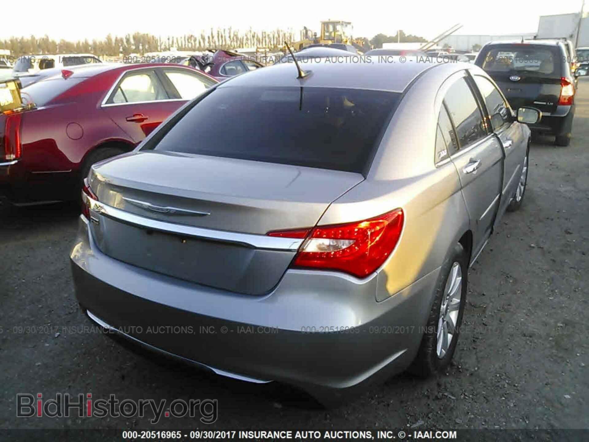 2013 Chrysler 200 - VIN: 1C3CCBCG3DN607886 - Photo 4