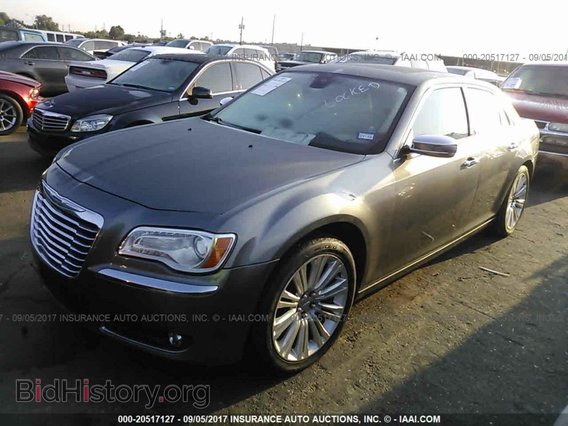 2011 Chrysler 300c - VIN: 2C3CA6CT1BH522996 - Фото 2