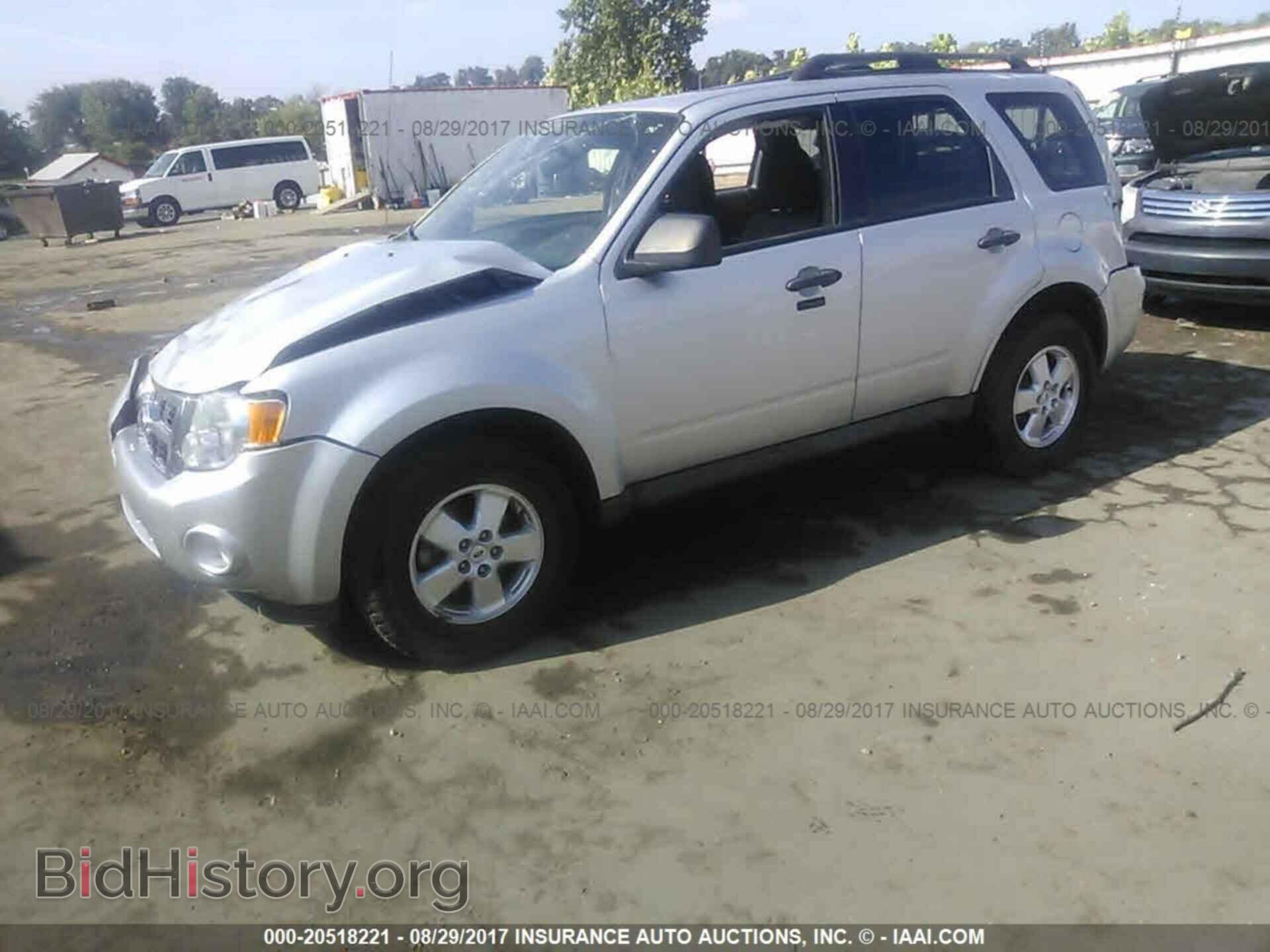 2012 Ford Escape - VIN: 1FMCU0DG1CKA47650 - Фото 2