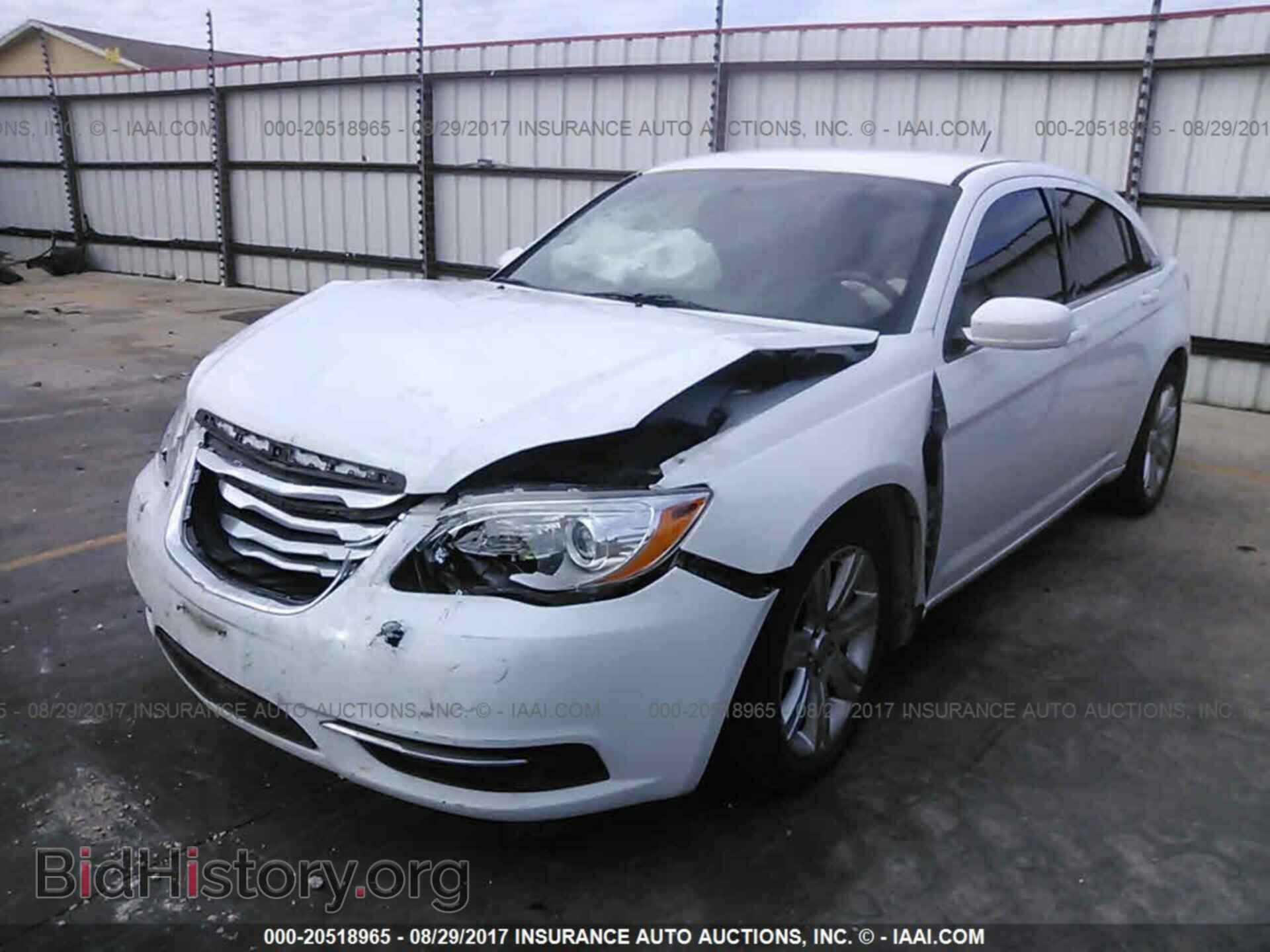 2013 Chrysler 200 - VIN: 1C3CCBBB5DN734855 - Фото 2