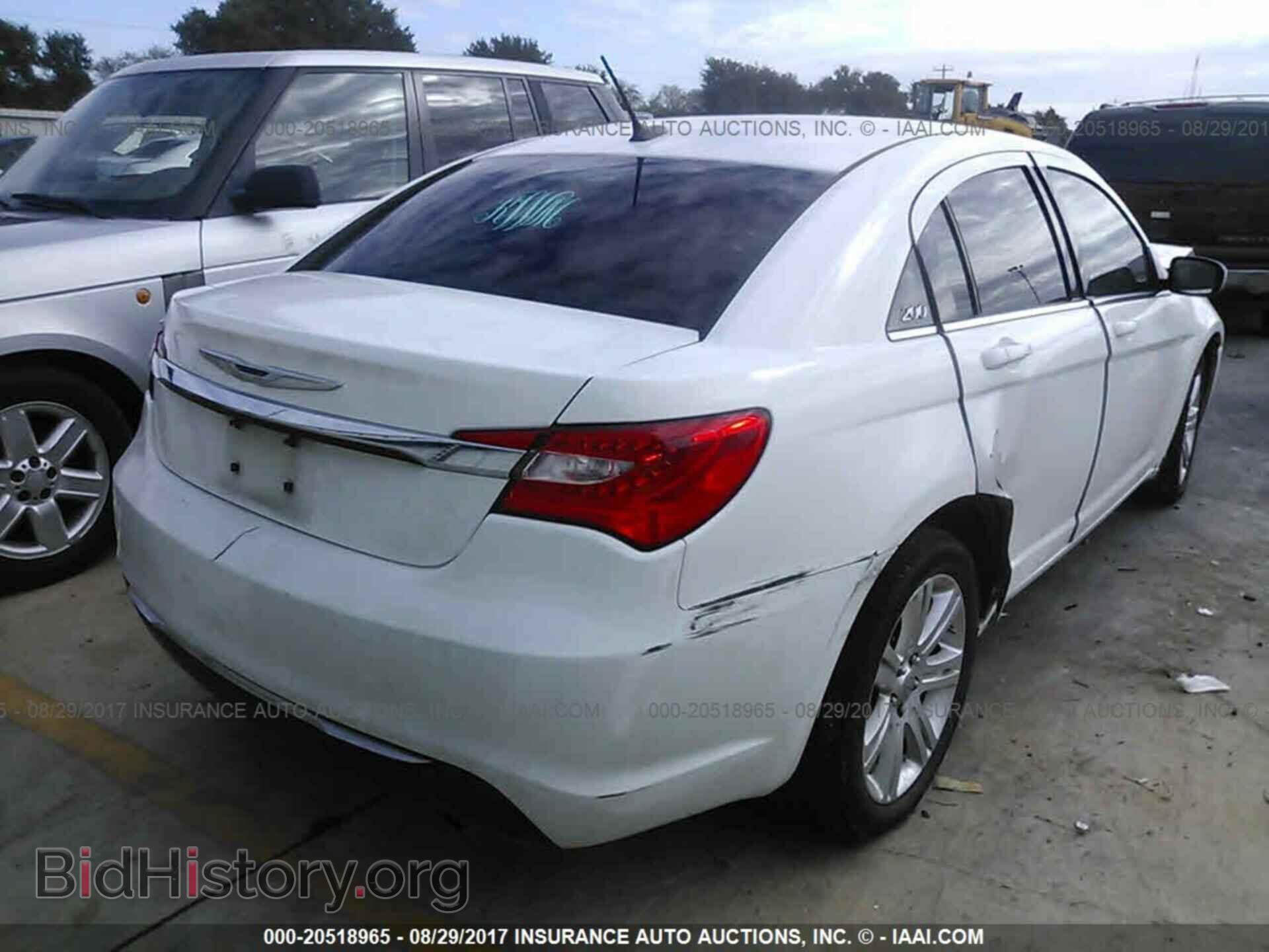 2013 Chrysler 200 - VIN: 1C3CCBBB5DN734855 - Фото 4