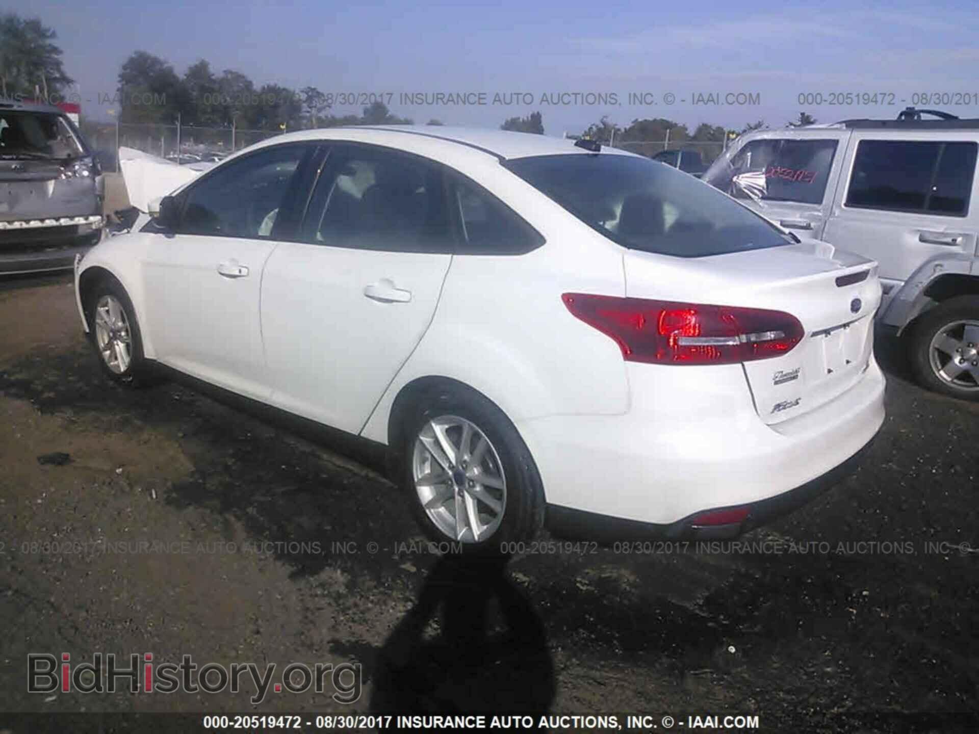 2015 Ford Focus - VIN: 1FADP3F2XFL218080 - Photo 3
