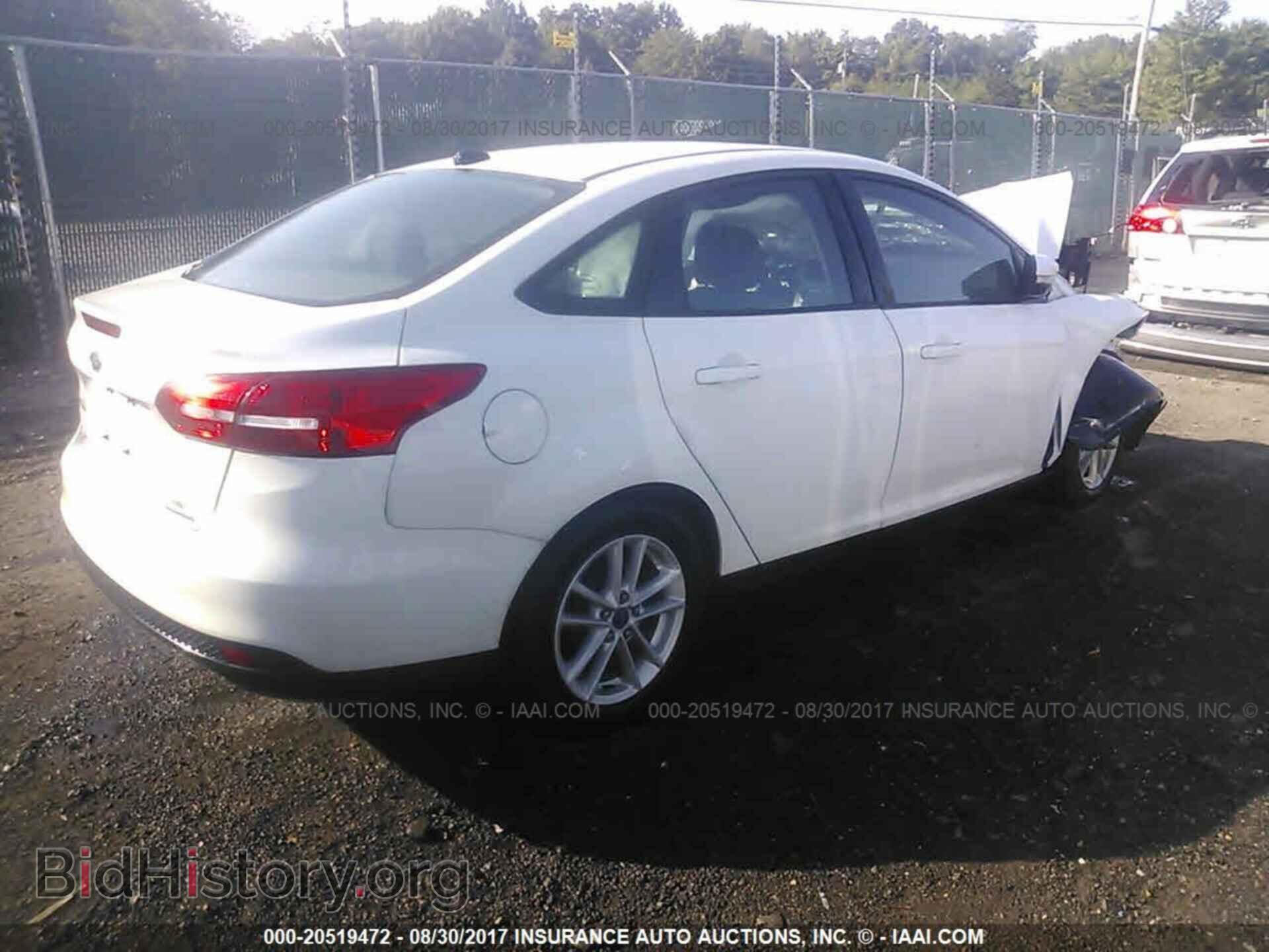 2015 Ford Focus - VIN: 1FADP3F2XFL218080 - Photo 4
