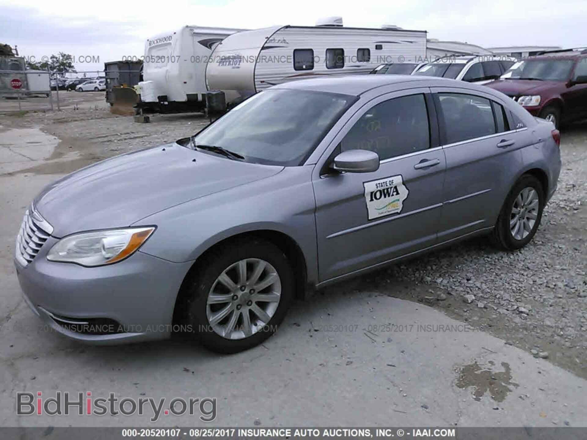 2013 Chrysler 200 - VIN: 1C3CCBBG3DN696411 - Photo 2