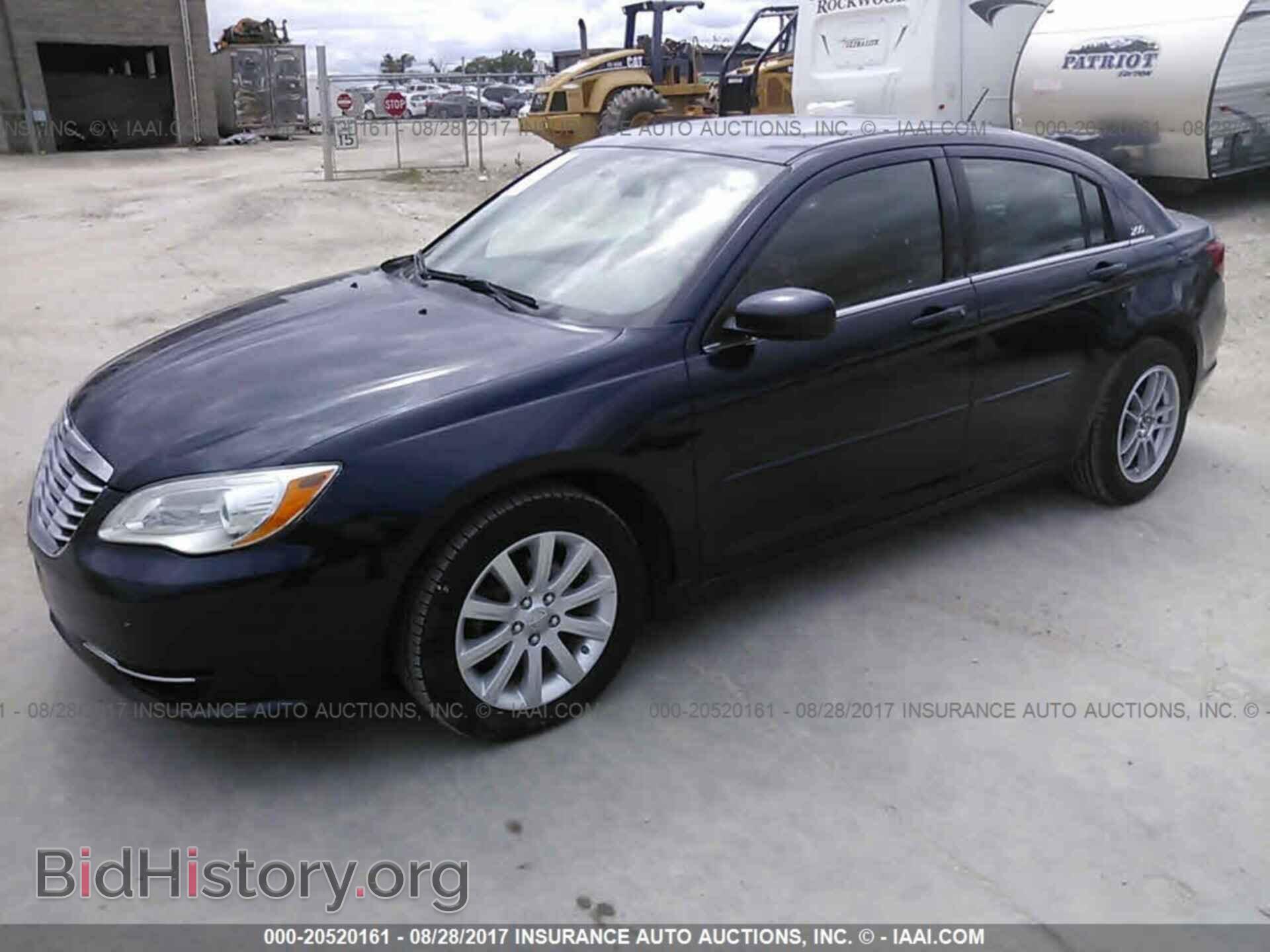 2013 Chrysler 200 - VIN: 1C3CCBBG8DN696422 - Photo 2