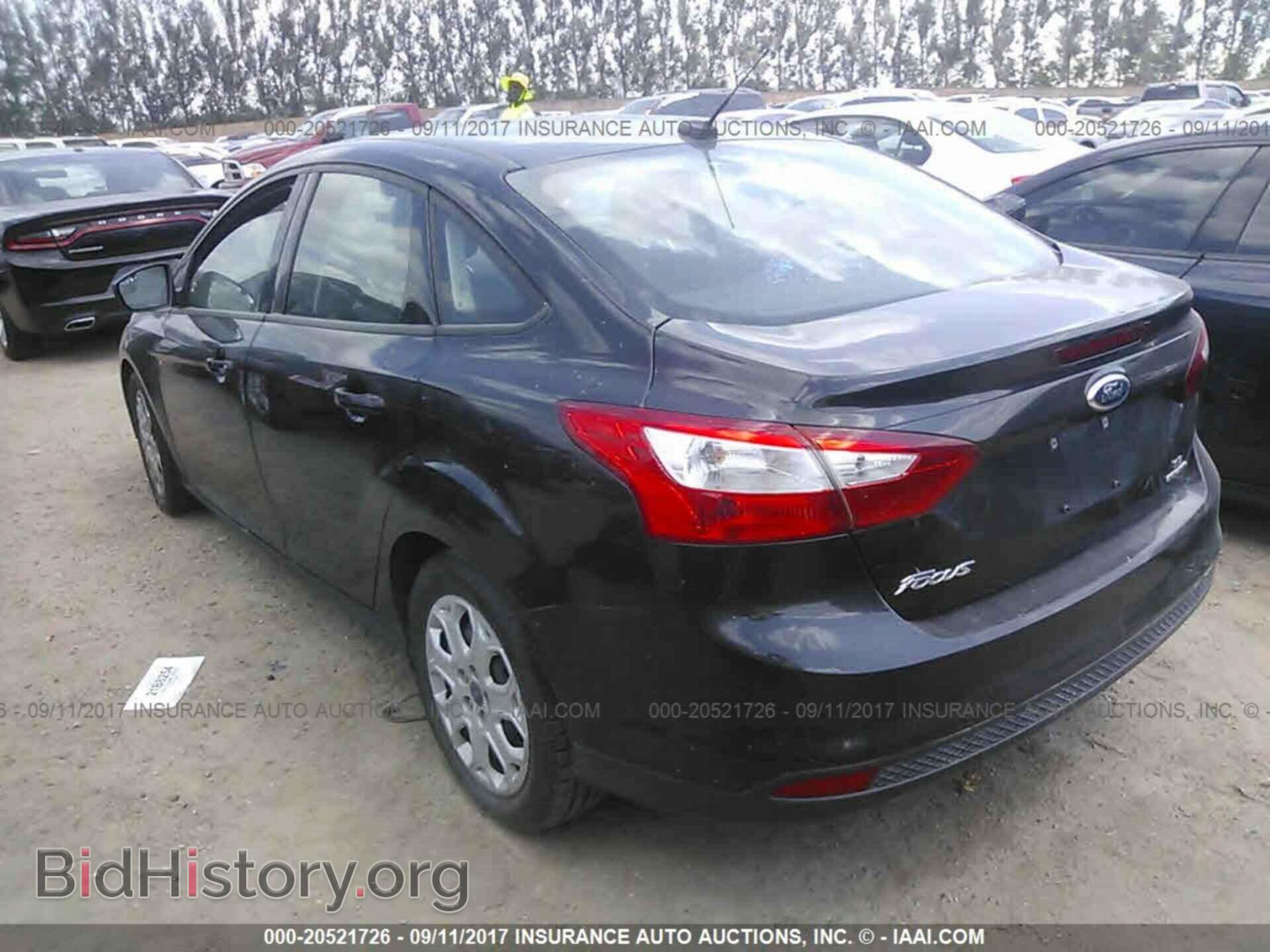 2012 Ford Focus - VIN: 1FAHP3F22CL372716 - Photo 3