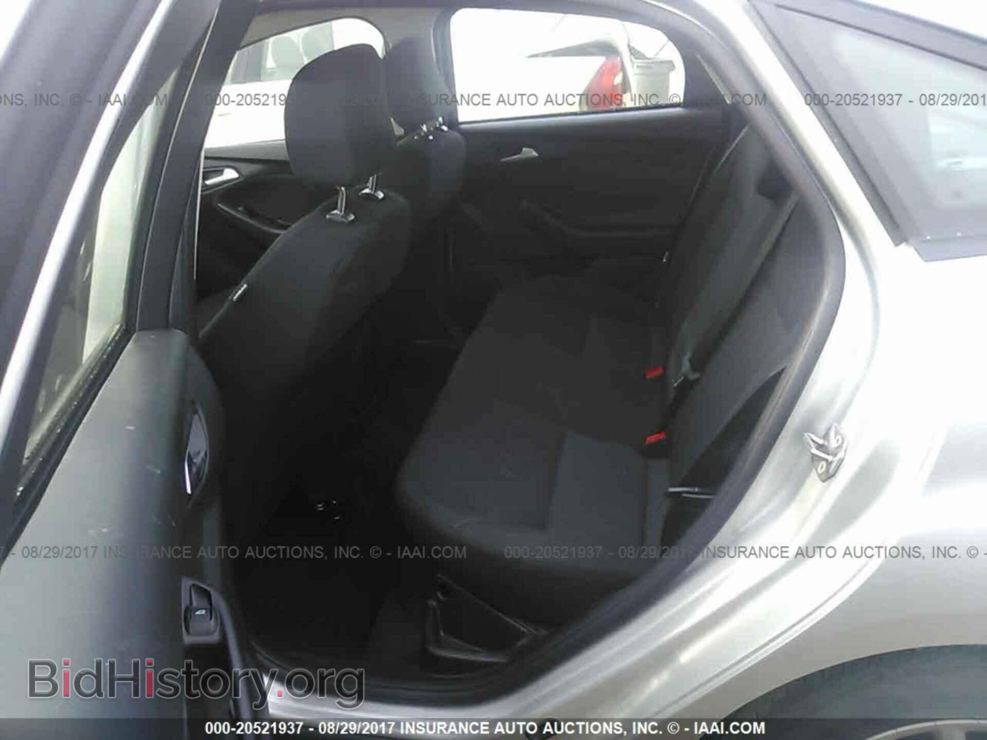 2017 Ford Focus - VIN: 1FADP3F28HL315183 - Photo 8