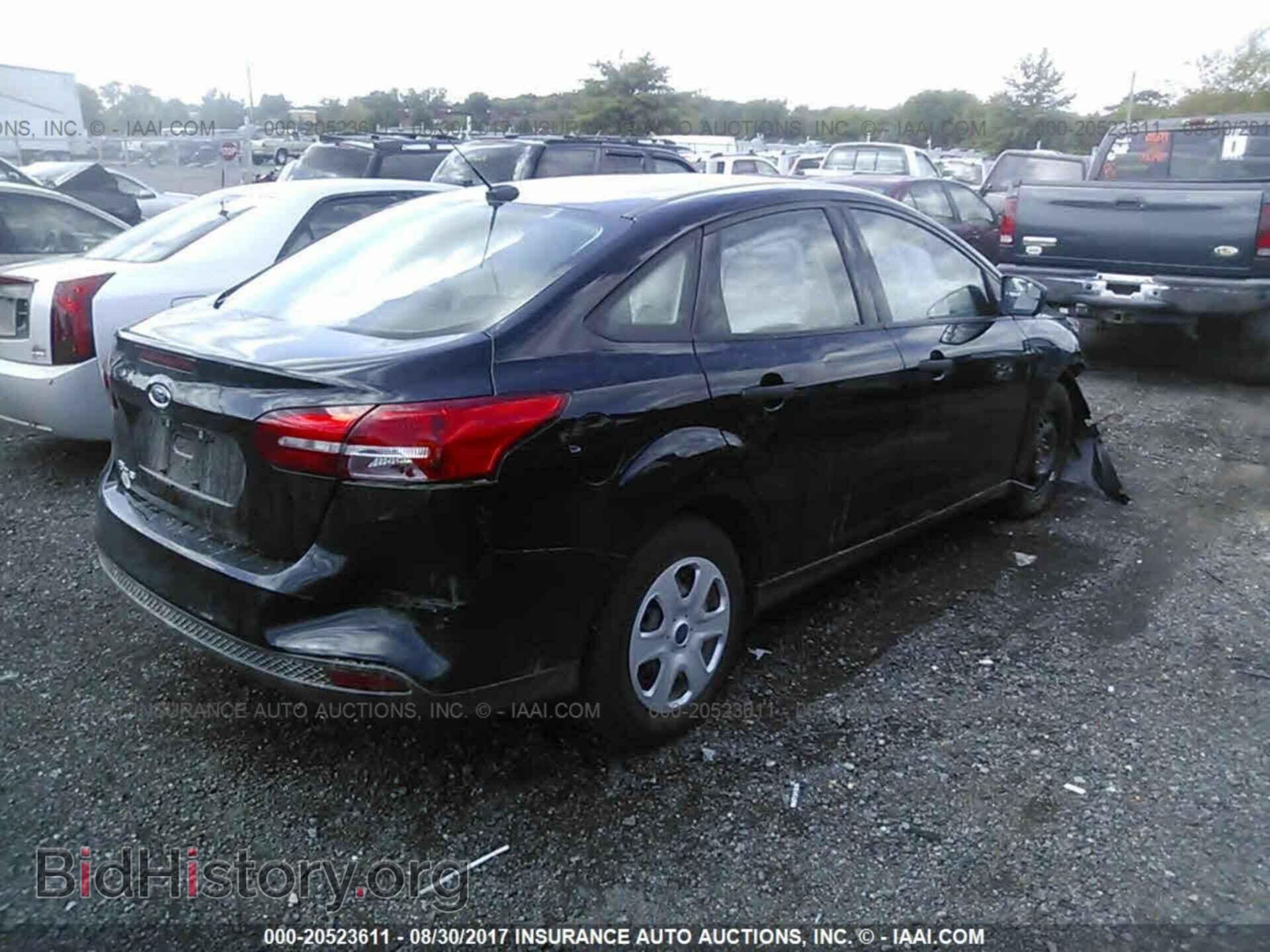 2017 Ford Focus - VIN: 1FADP3E22HL282635 - Photo 4