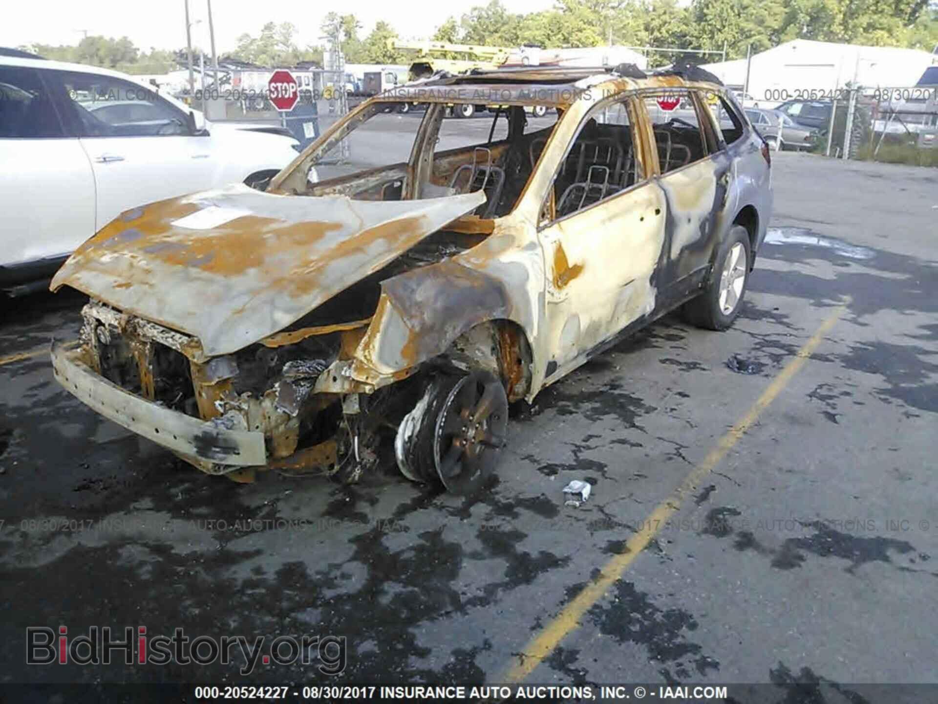 2014 Subaru Outback - VIN: 4S4BRCDC5E3278964 - Photo 2
