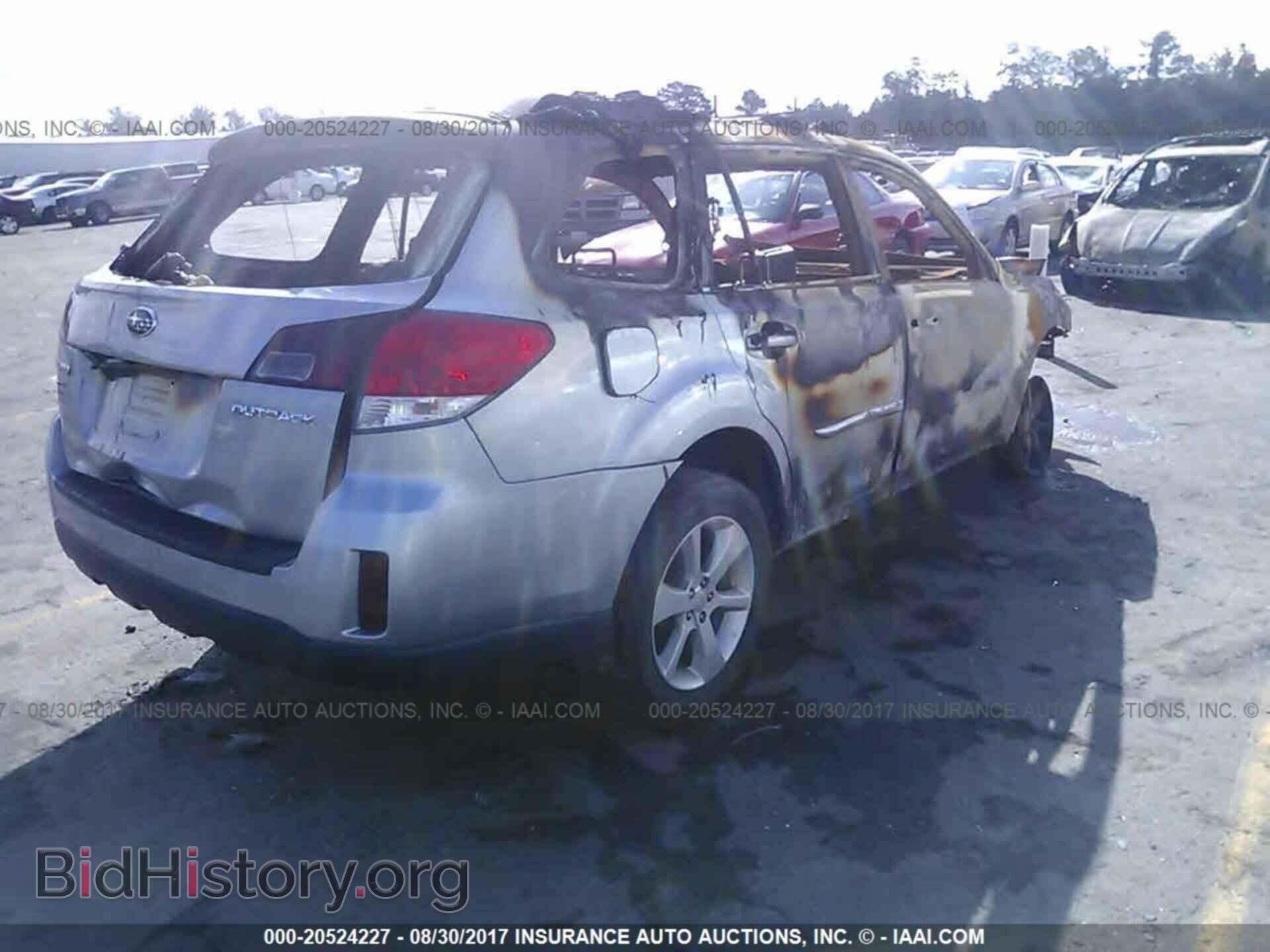 2014 Subaru Outback - VIN: 4S4BRCDC5E3278964 - Photo 4