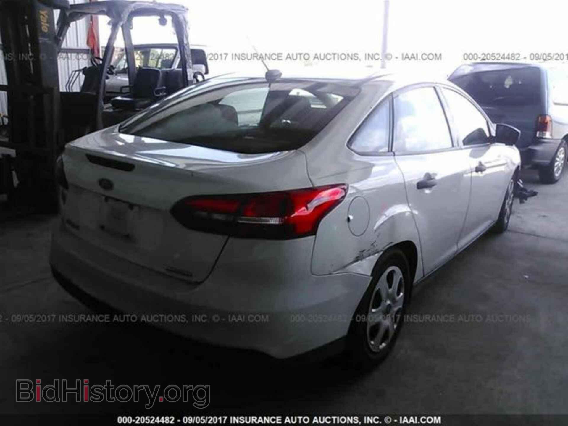 2015 Ford Focus - VIN: 1FADP3E23FL255361 - Photo 4