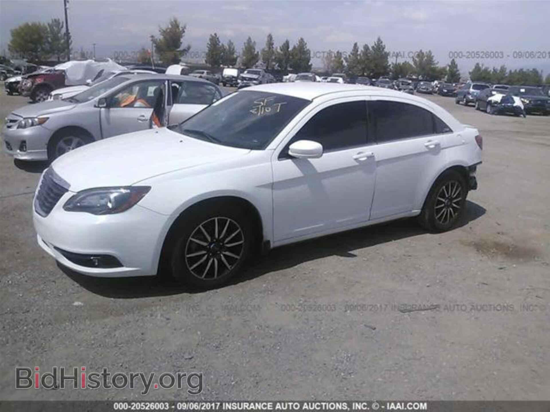 2013 Chrysler 200 - VIN: 1C3CCBCG4DN520692 - Фото 2