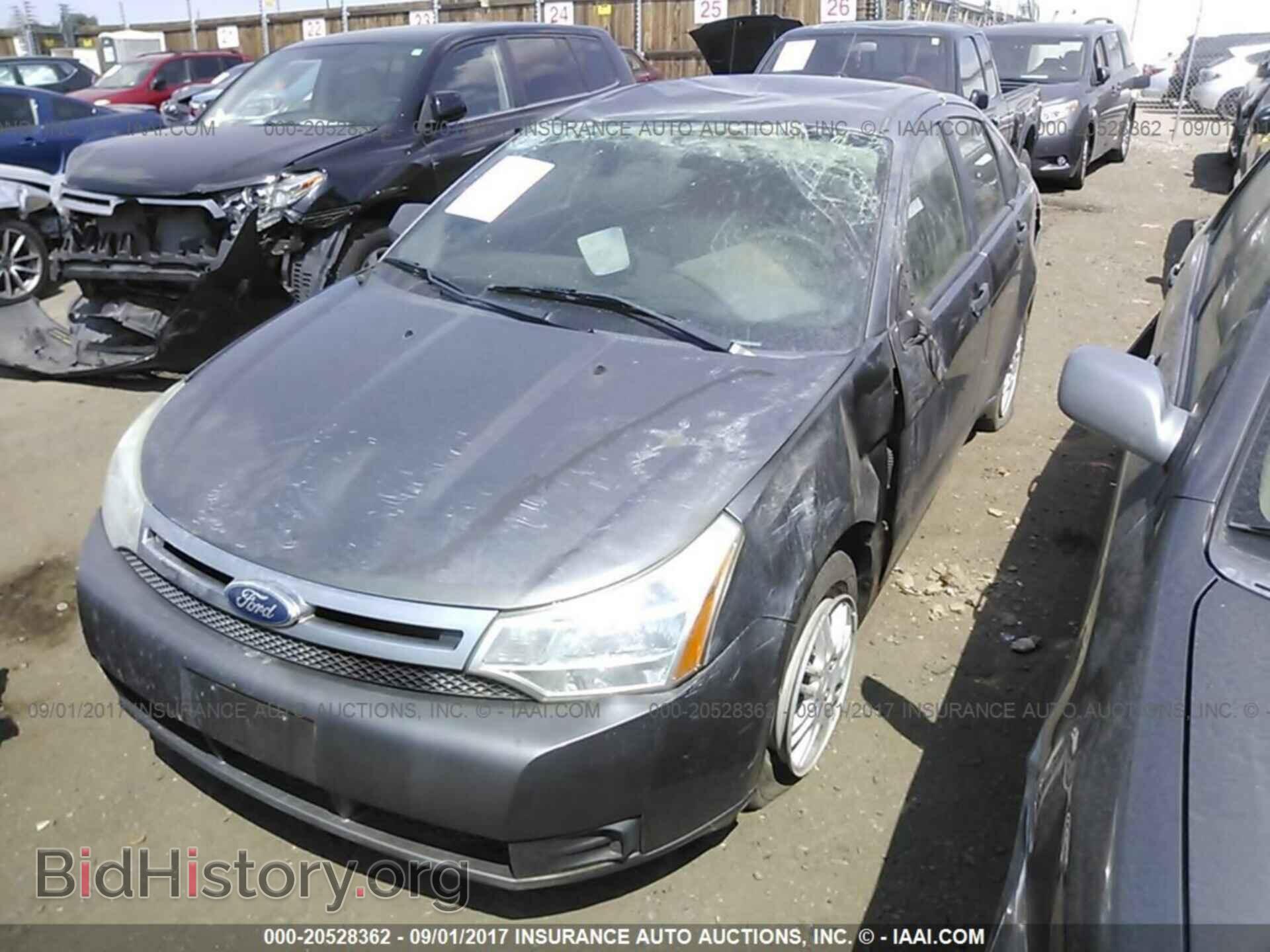 2011 Ford Focus - VIN: 1FAHP3FN1BW152636 - Photo 2