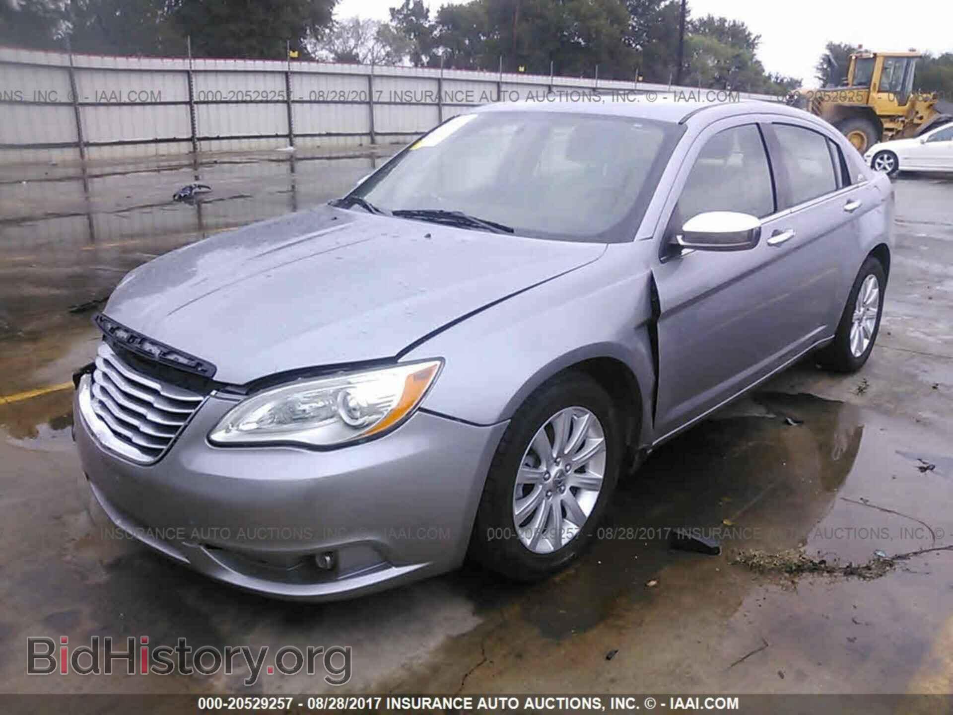 2013 Chrysler 200 - VIN: 1C3CCBCG2DN527611 - Фото 2